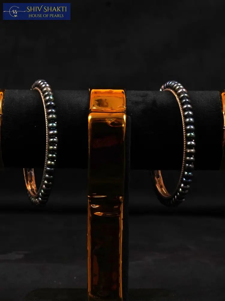 Shiv Shakti Pearls - Black n Blue Flat Pearl Bangle