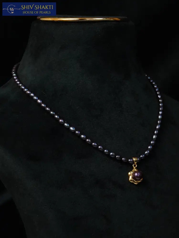 Shiv Shakti Pearls - Black Pearl Set