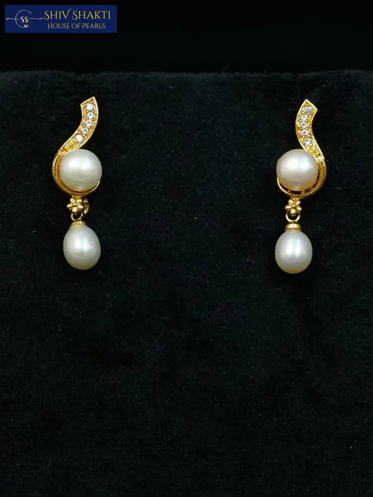 Chandrika Pearl Earring