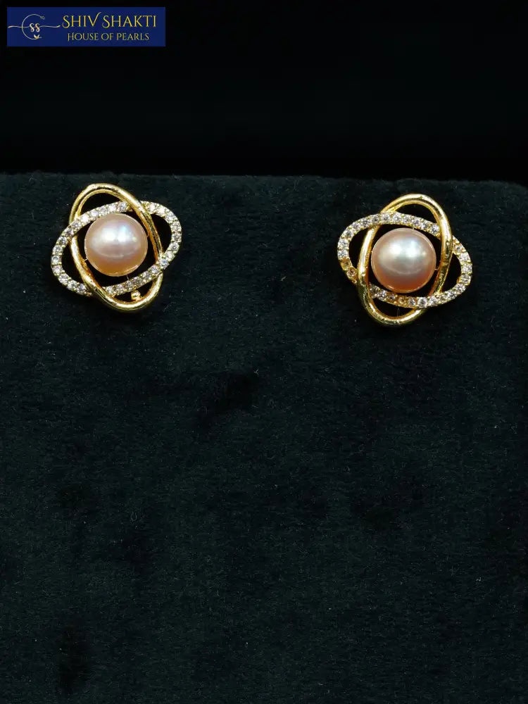 Classic Pearl Swirl Stud