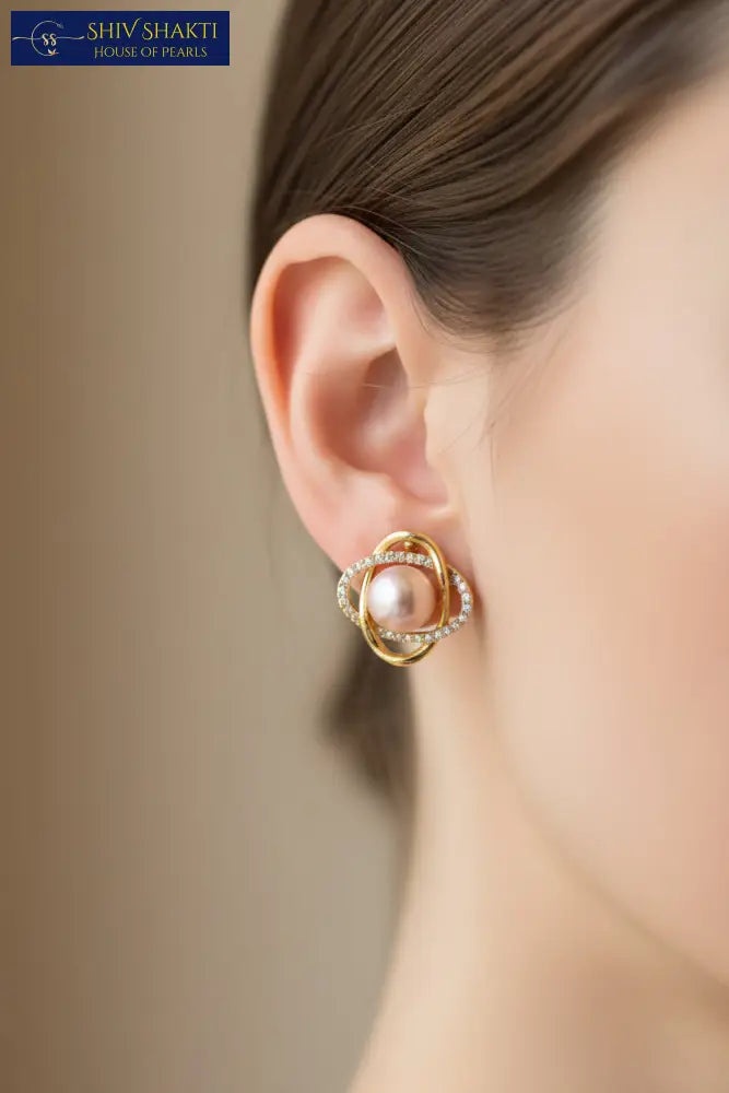 Classic Pearl Swirl Stud