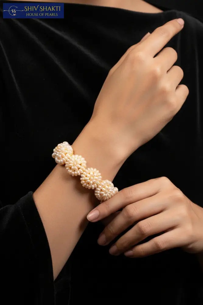 Shiv Shakti Pearls - Duppa Bangle