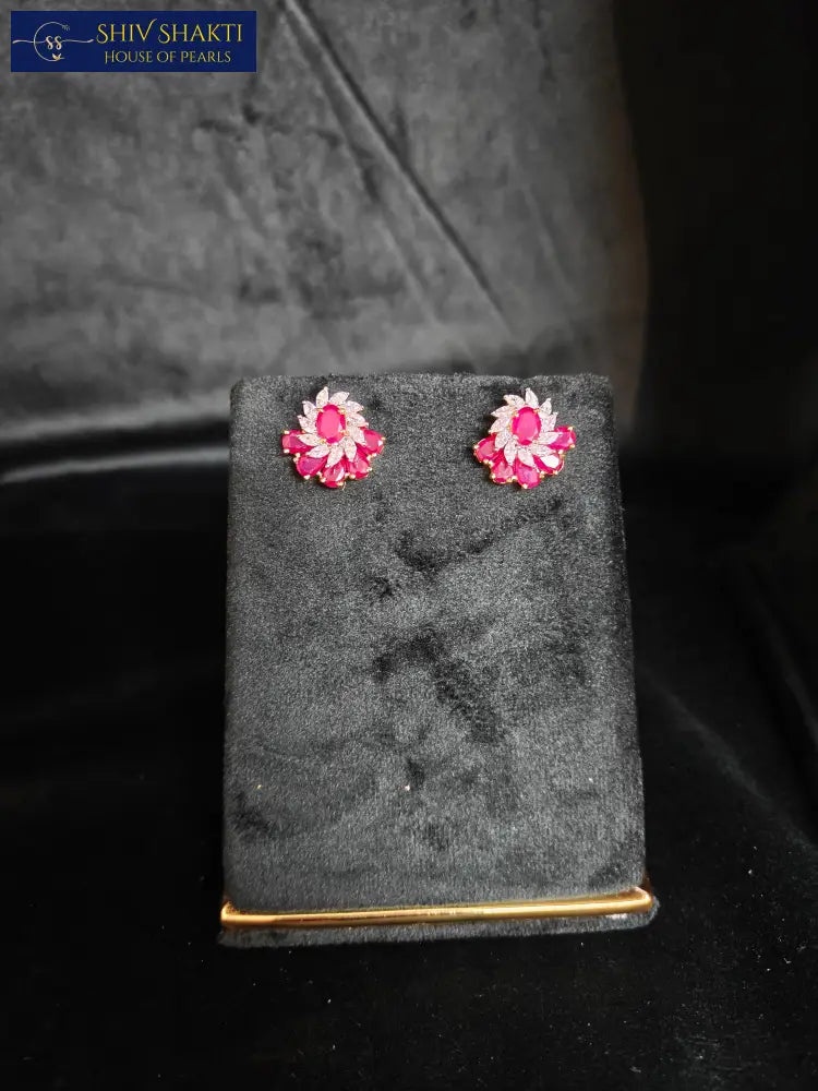 Shiv Shakti Pearls - Elegant flower Brooch Pearl Necklace Set