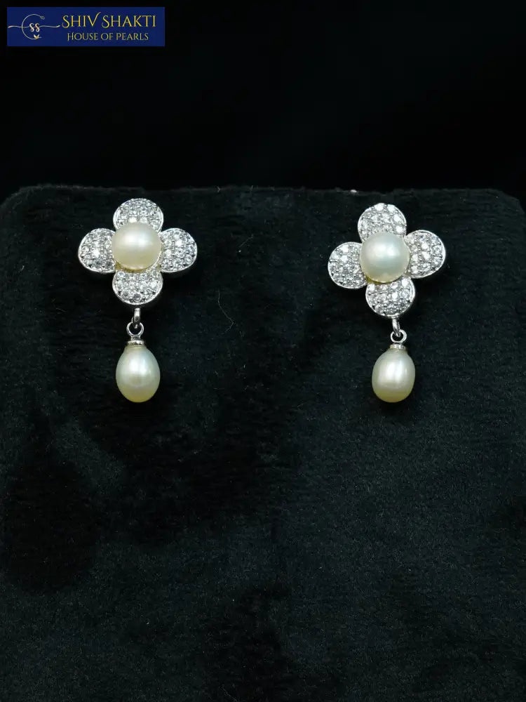 Shiv Shakti Pearls - Elegant Pearl Blossom Earring
