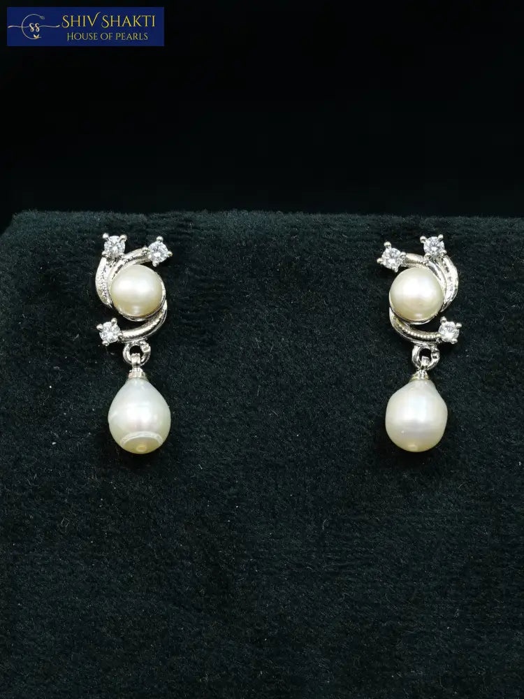 Elegant Pearl Drop Earring
