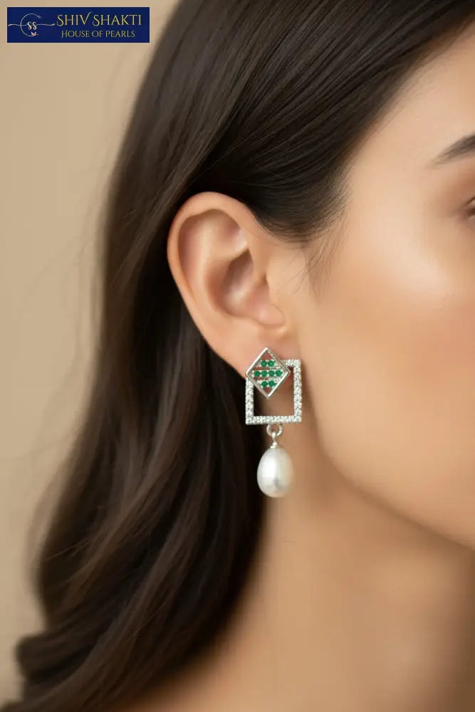 Emerald Pearl Dangle Earring