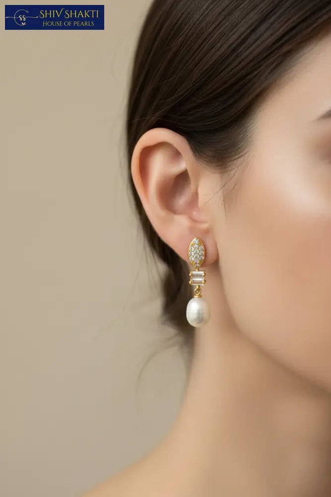 Golden Leaf Pearl Earring