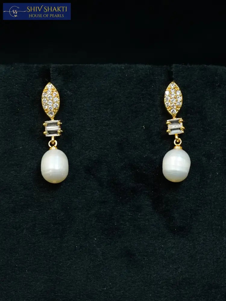 Golden Leaf Pearl Earring