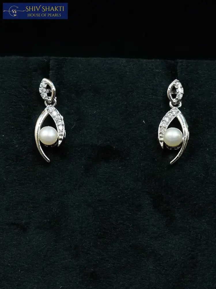 Grace Pearl Drop Earring