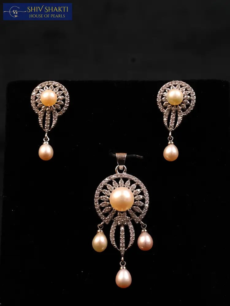 Shiv Shakti Pearls - Moonlight Locket