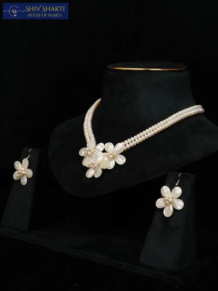 Shiv Shakti Pearls - The Pearl Curve Necklace
