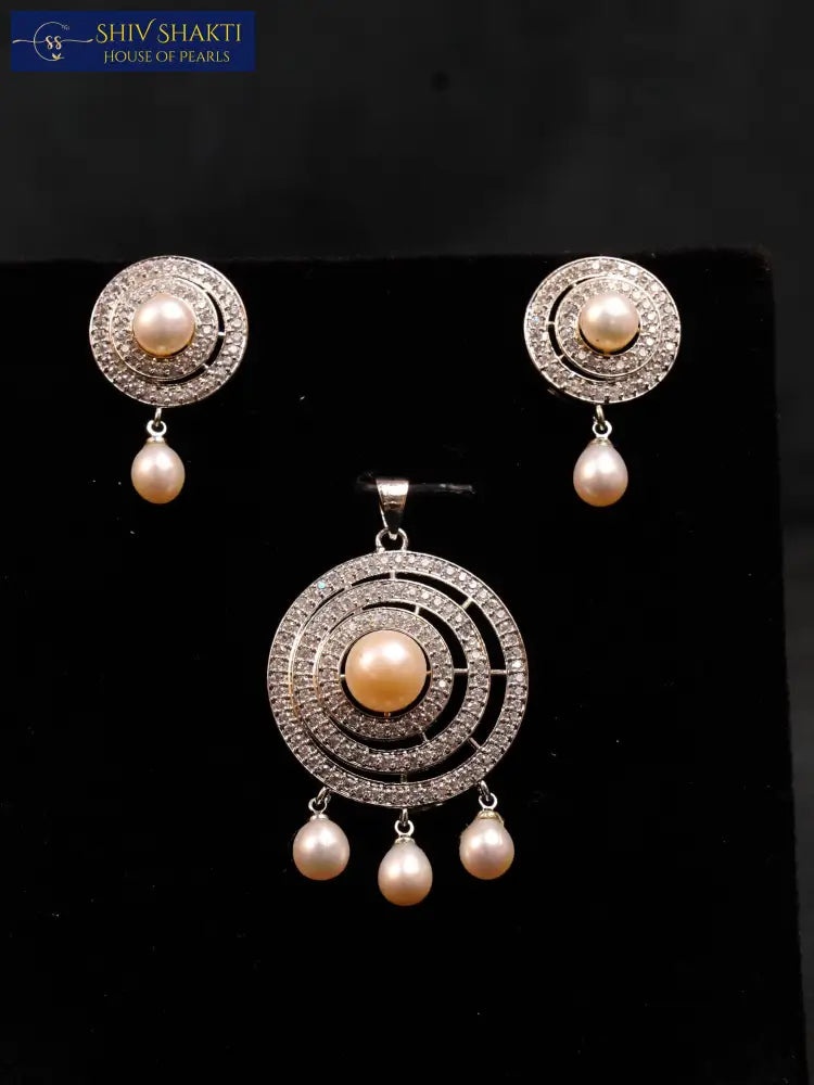 Shiv Shakti Pearls - The Pearl Embrace