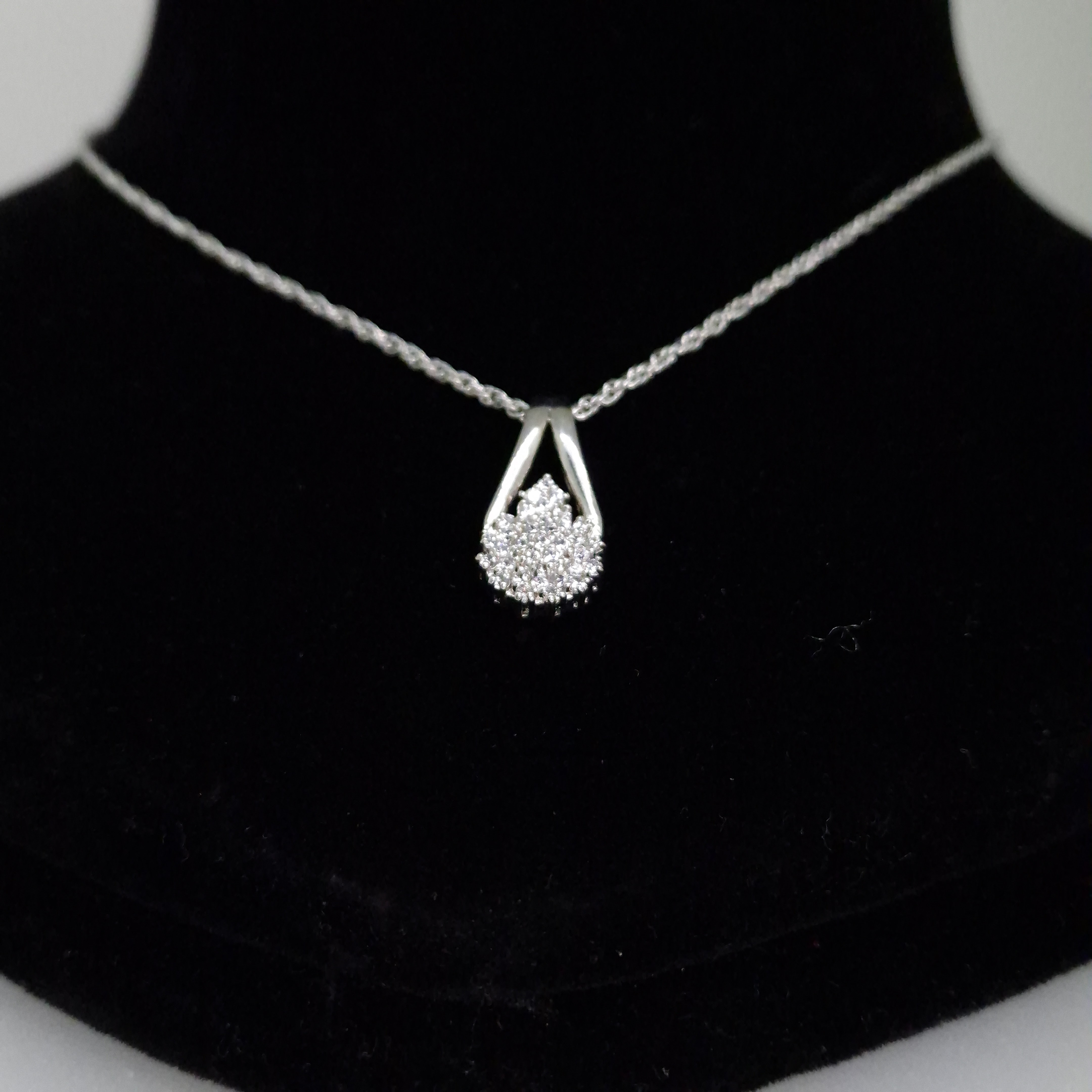 Suraj Bhan Jewellery Hub - Silver 'Teardrop Sparkle' Pendant Necklace