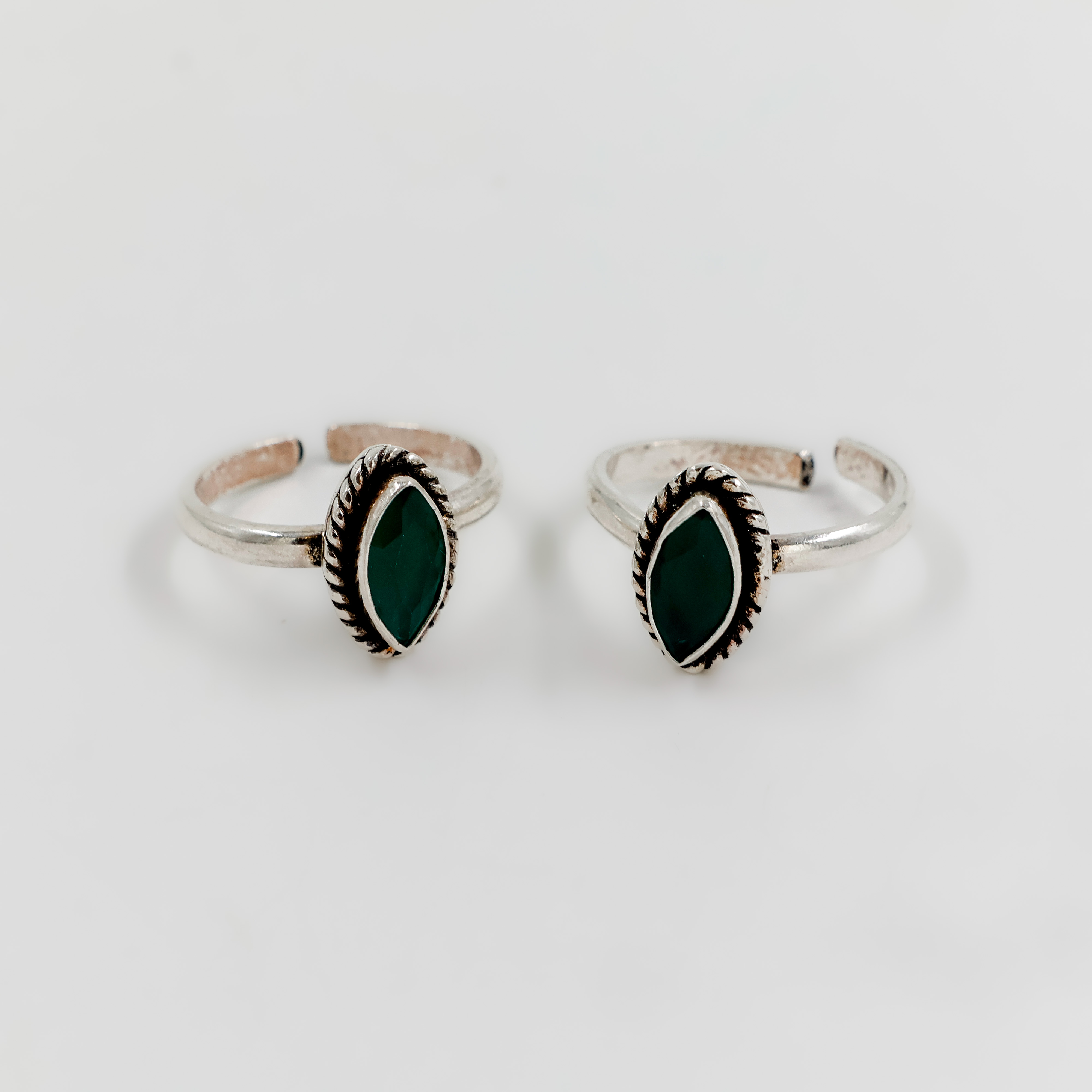 Emerald Silver Toe Ring