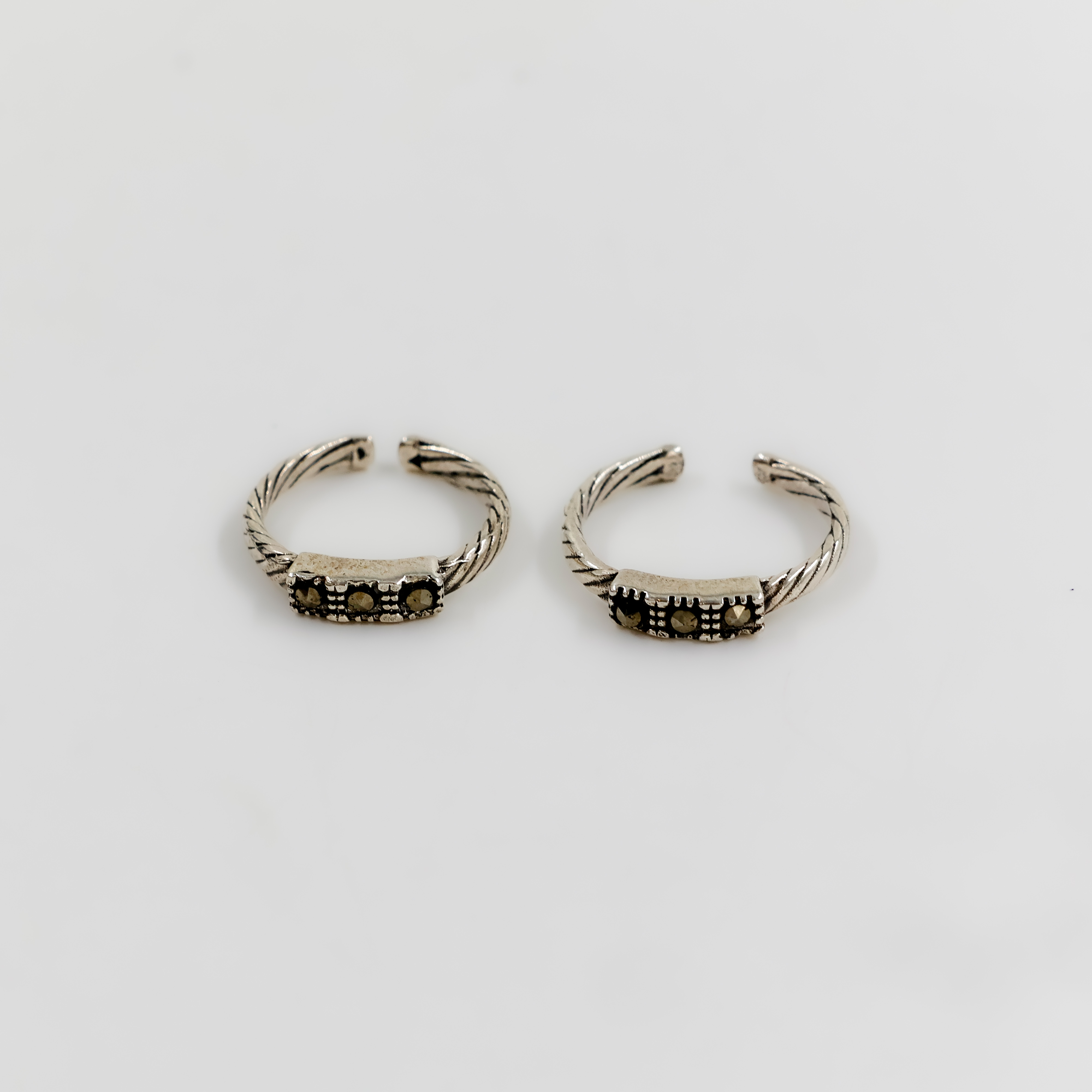 Tribal Twist Silver Toe Ring