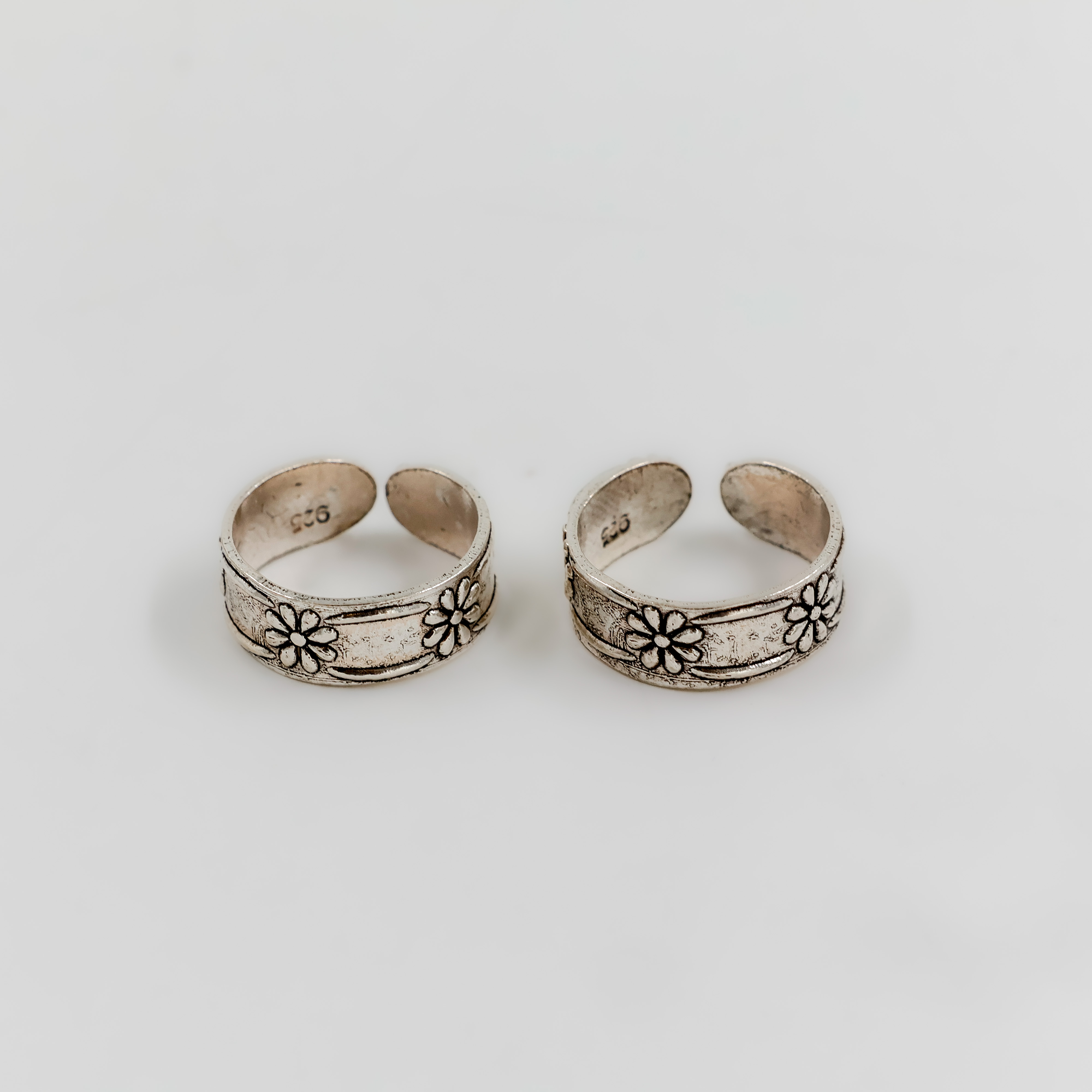 Engraved Flower Silver Toe Ring