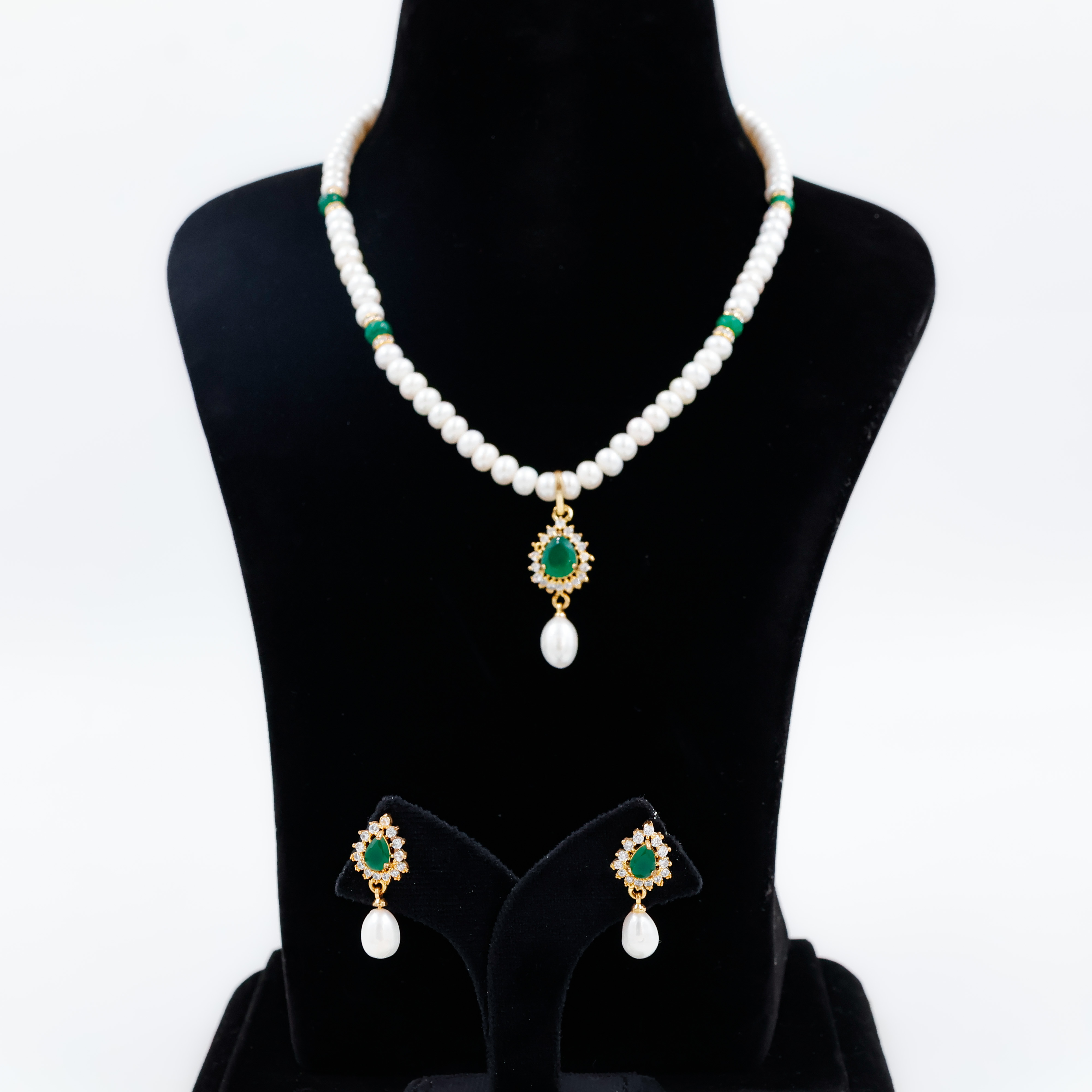 Emerald Pearls Set