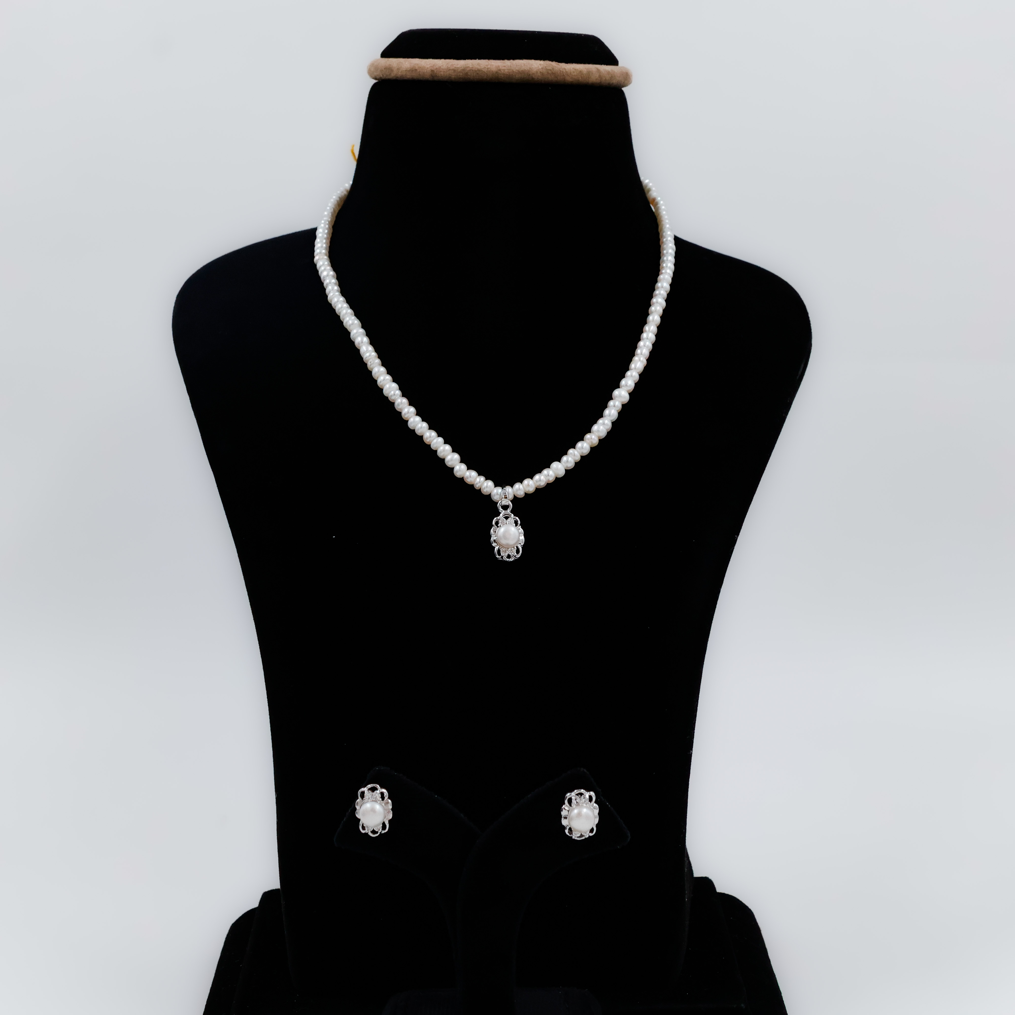 Minimal Muse Pearl Set