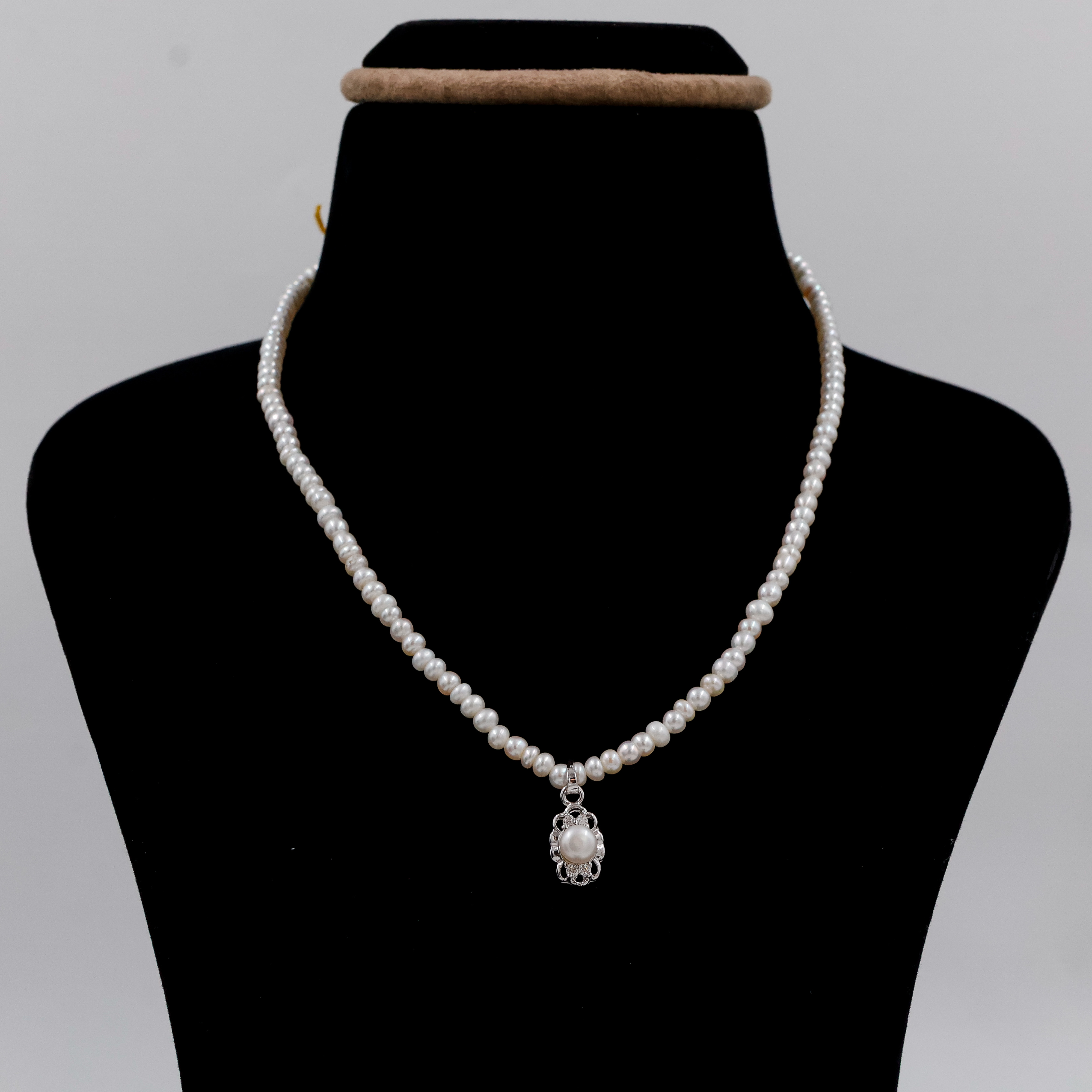 Minimal Muse Pearl Set - 