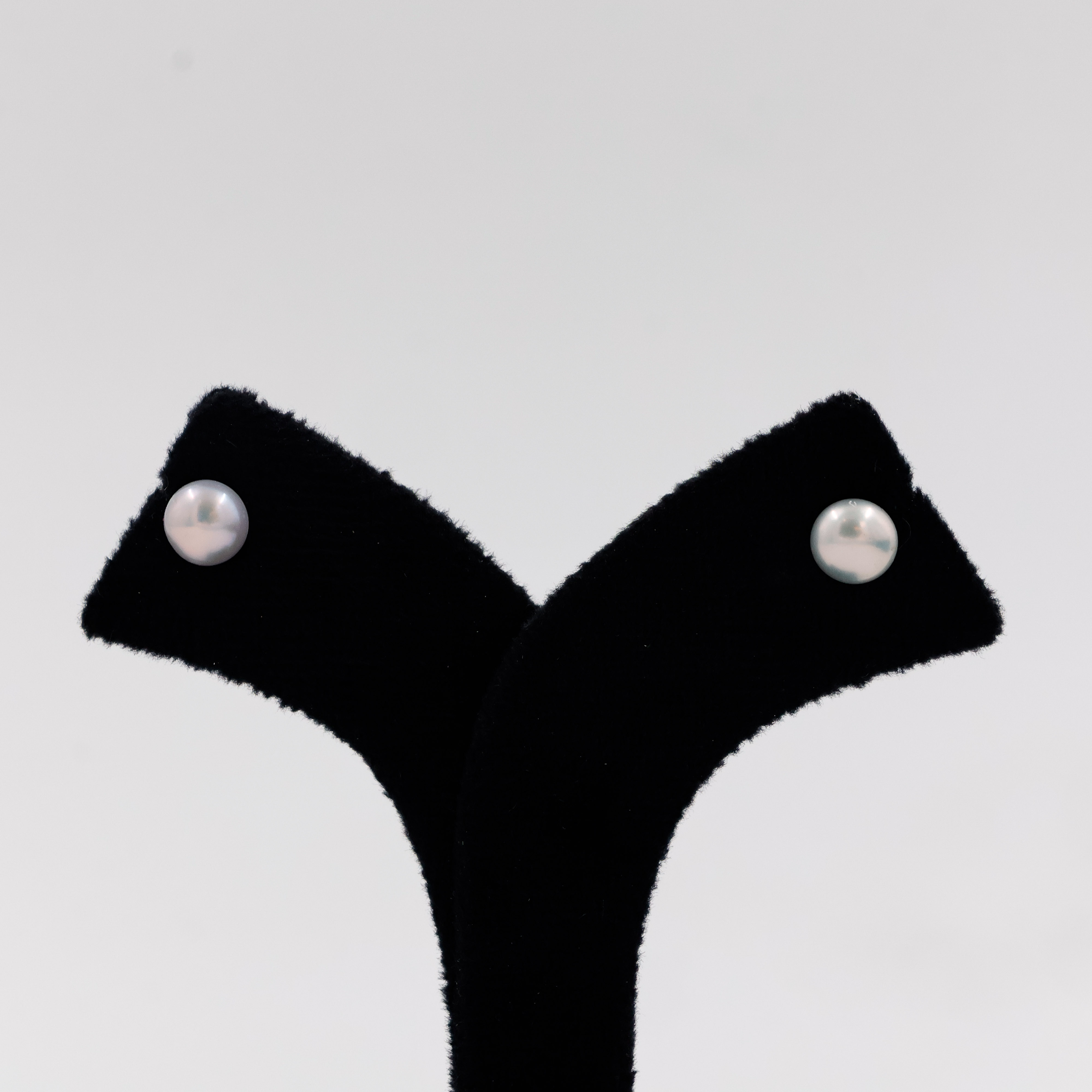 Chic Solitaire Pearl Earrings