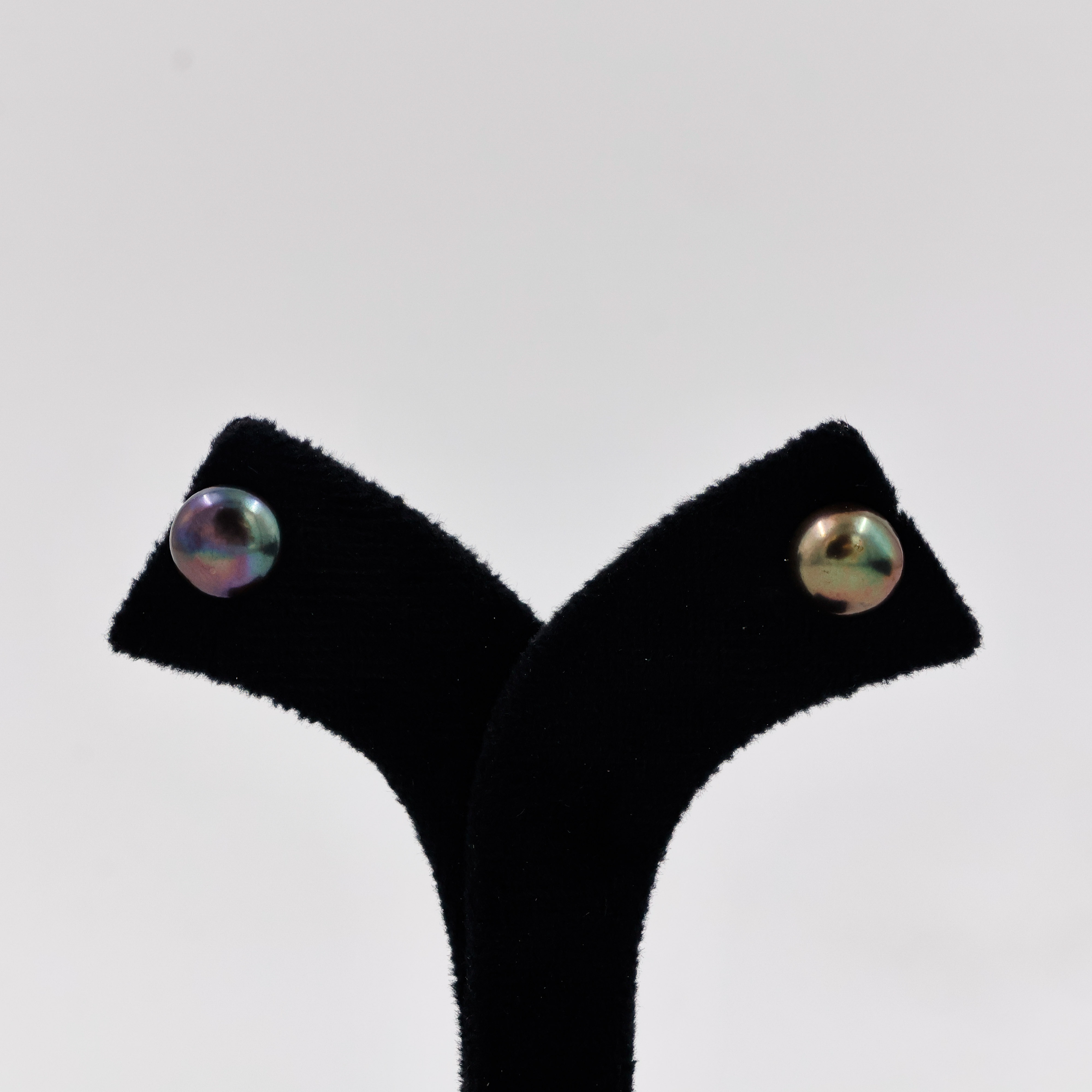Color Reflect Pearl Earrings