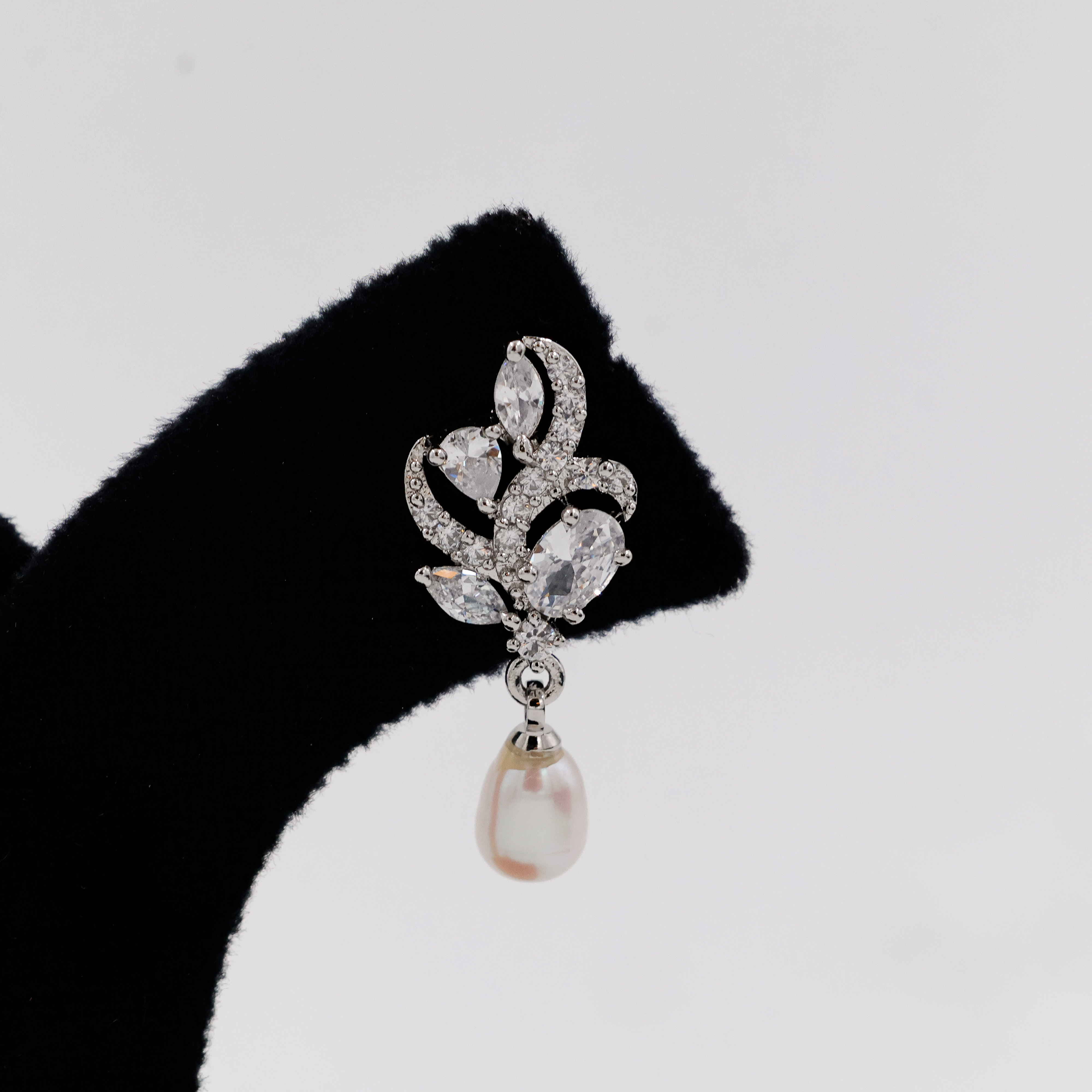Luxury Pearls Earrings - 