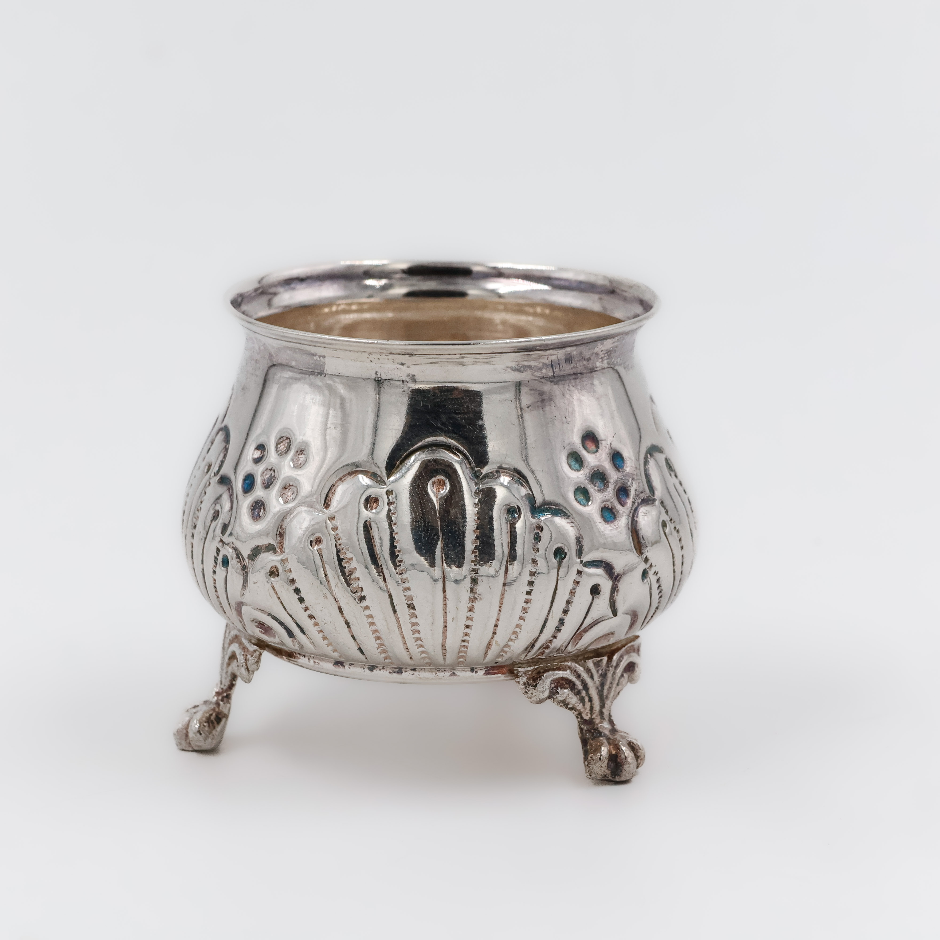 Regal Feet Silver Bowl with Ornate Finish - 