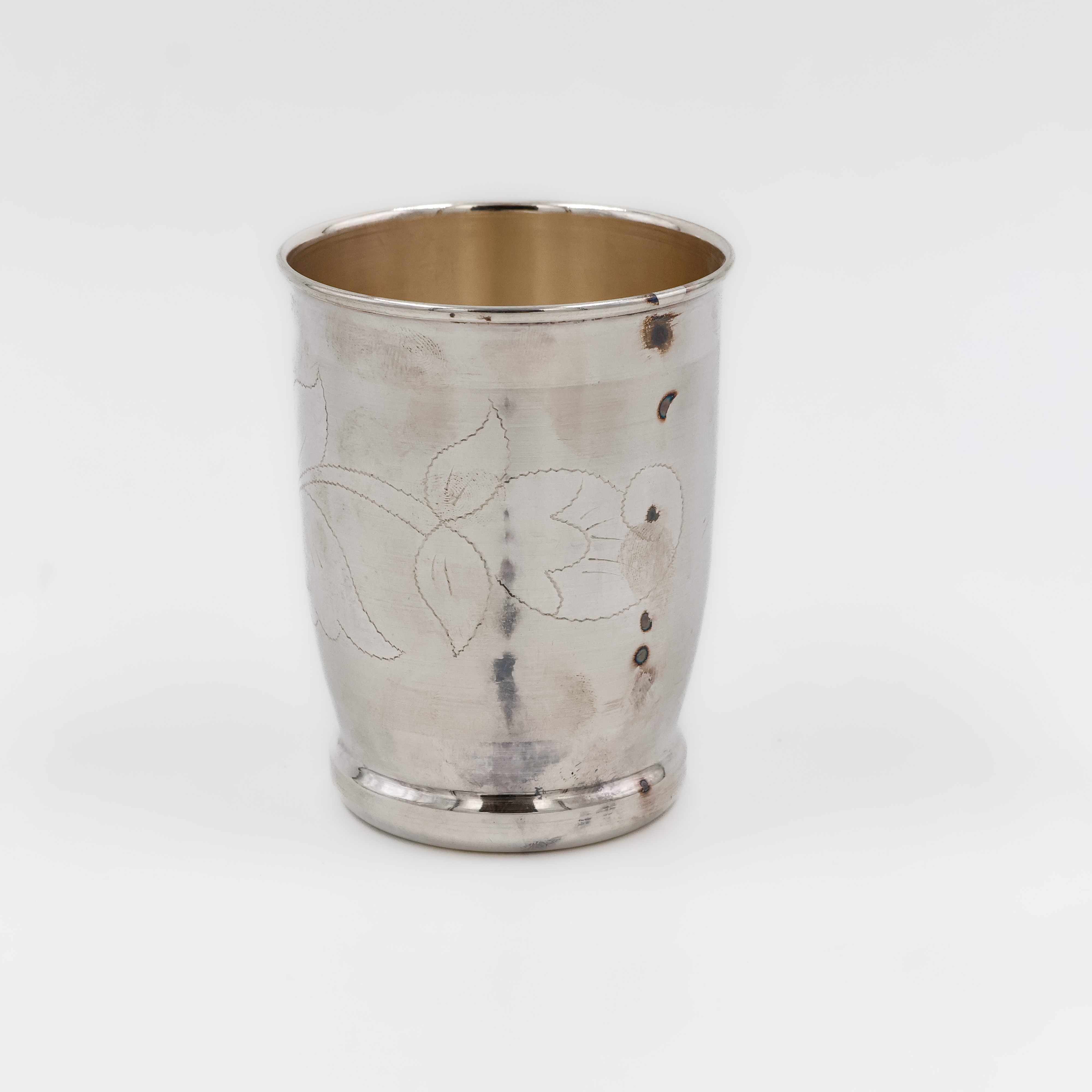 Mirror Finish Silver Glass with Subtle Texture - 