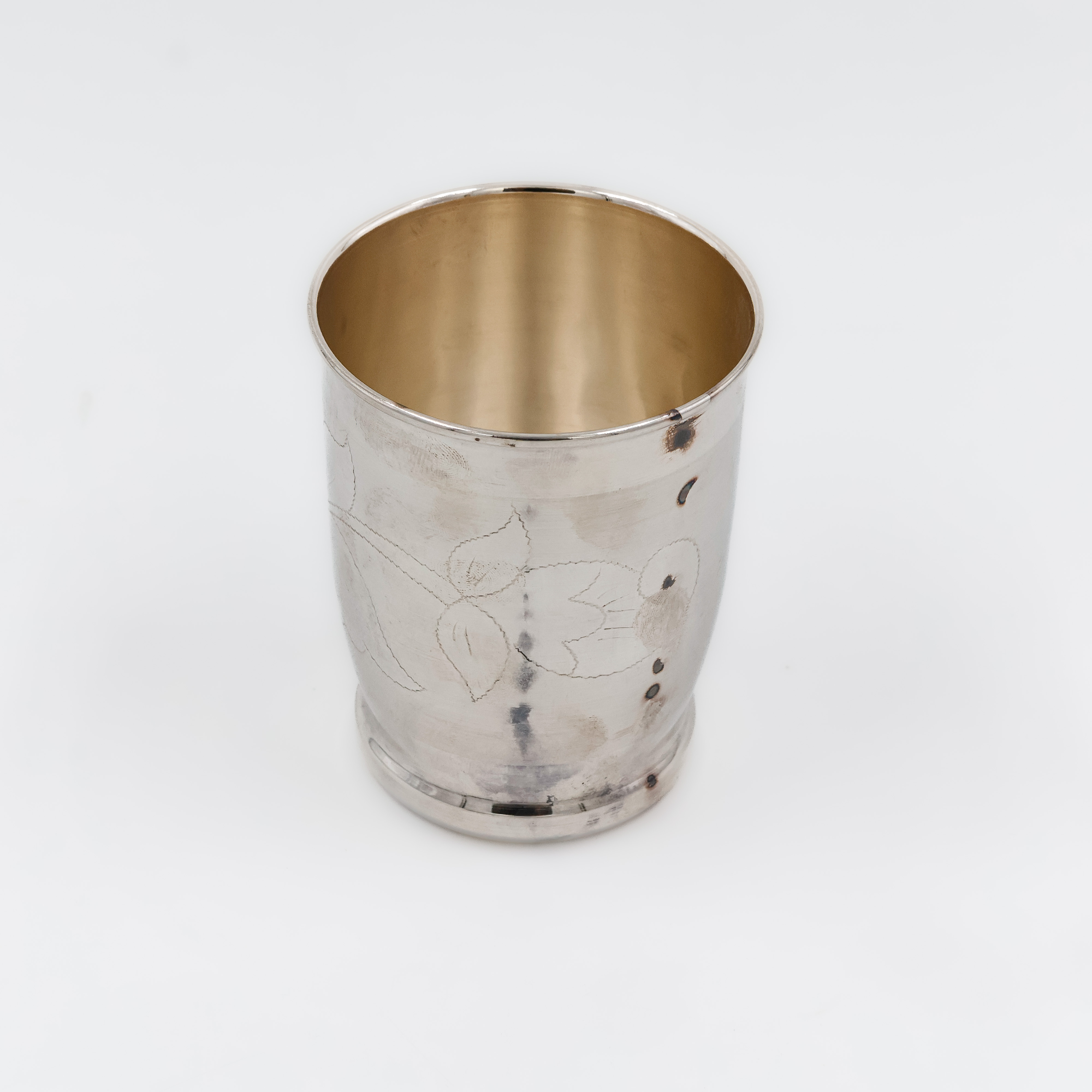 Mirror Finish Silver Glass with Subtle Texture - 