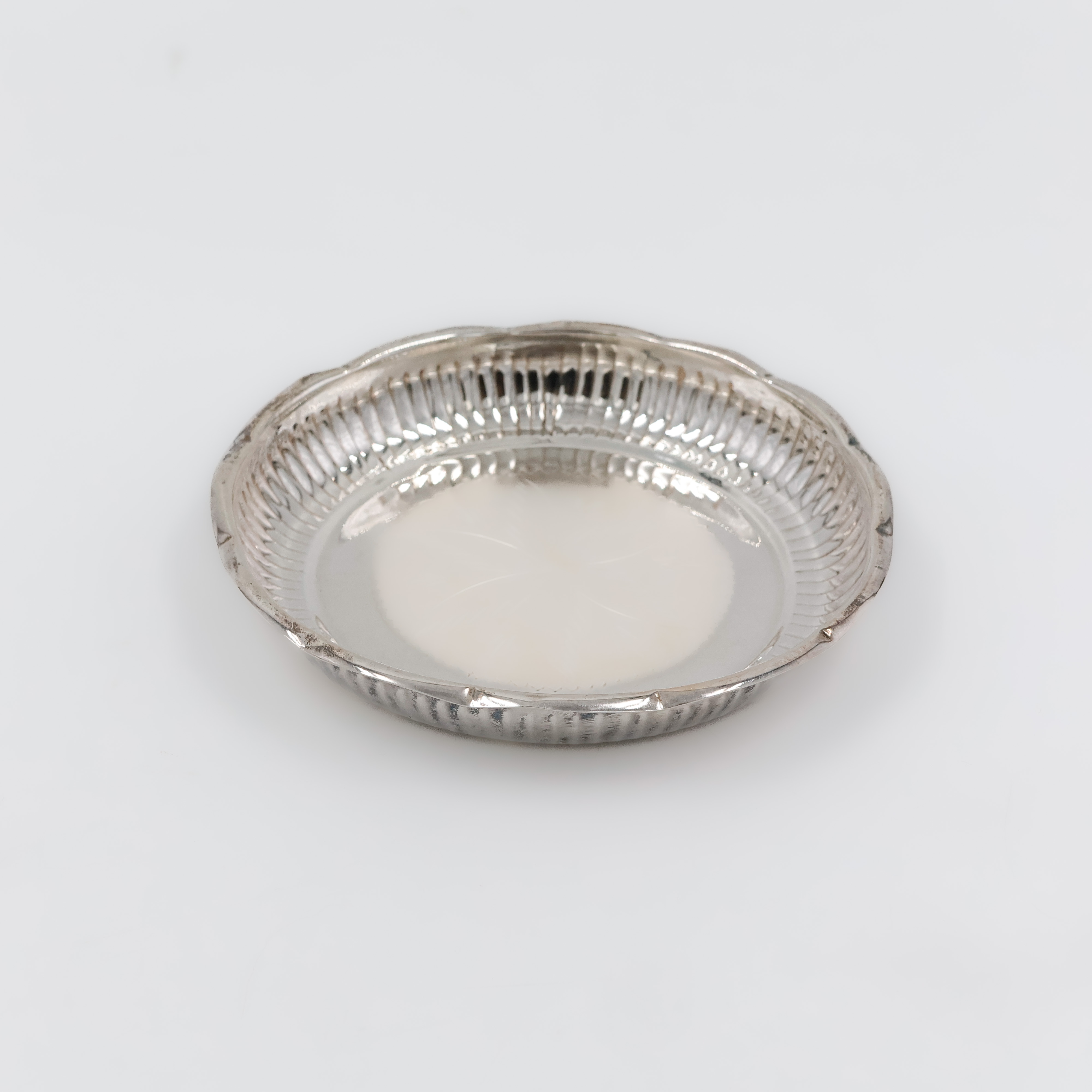 Elegant Grooved Silver Plate - 