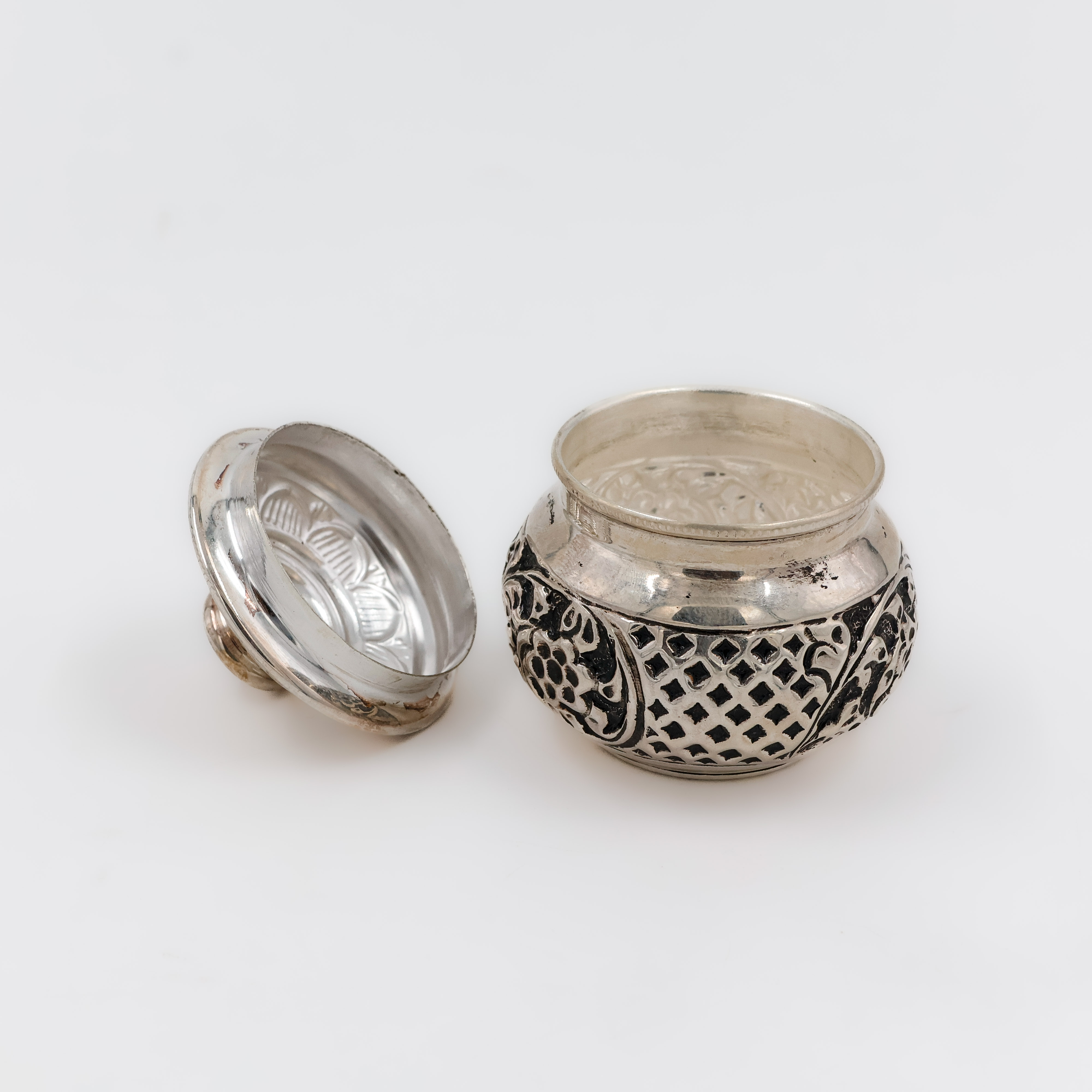 Net Pattern Pure Silver Kumkum Box - 