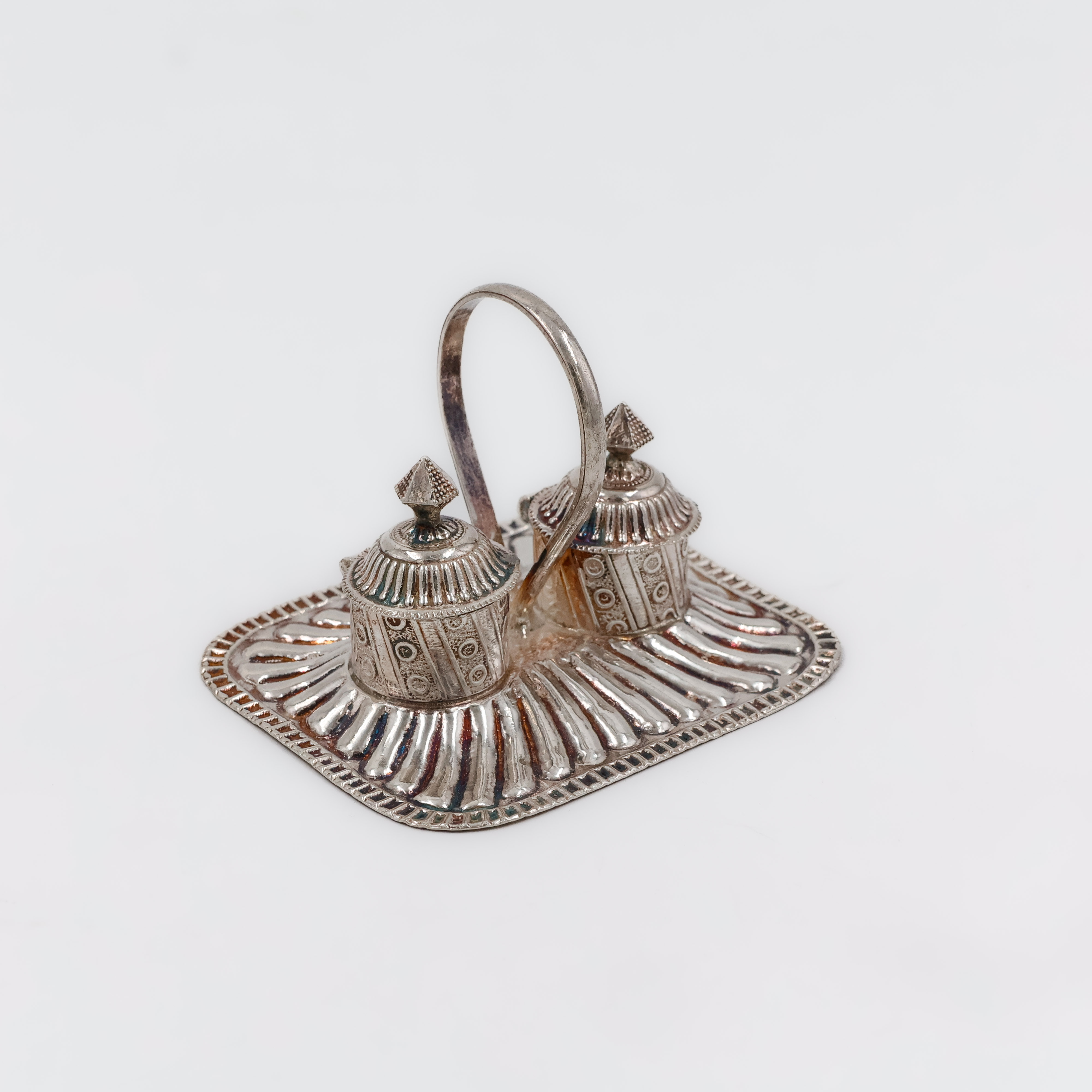 Elegant Twin Bowl Design - 