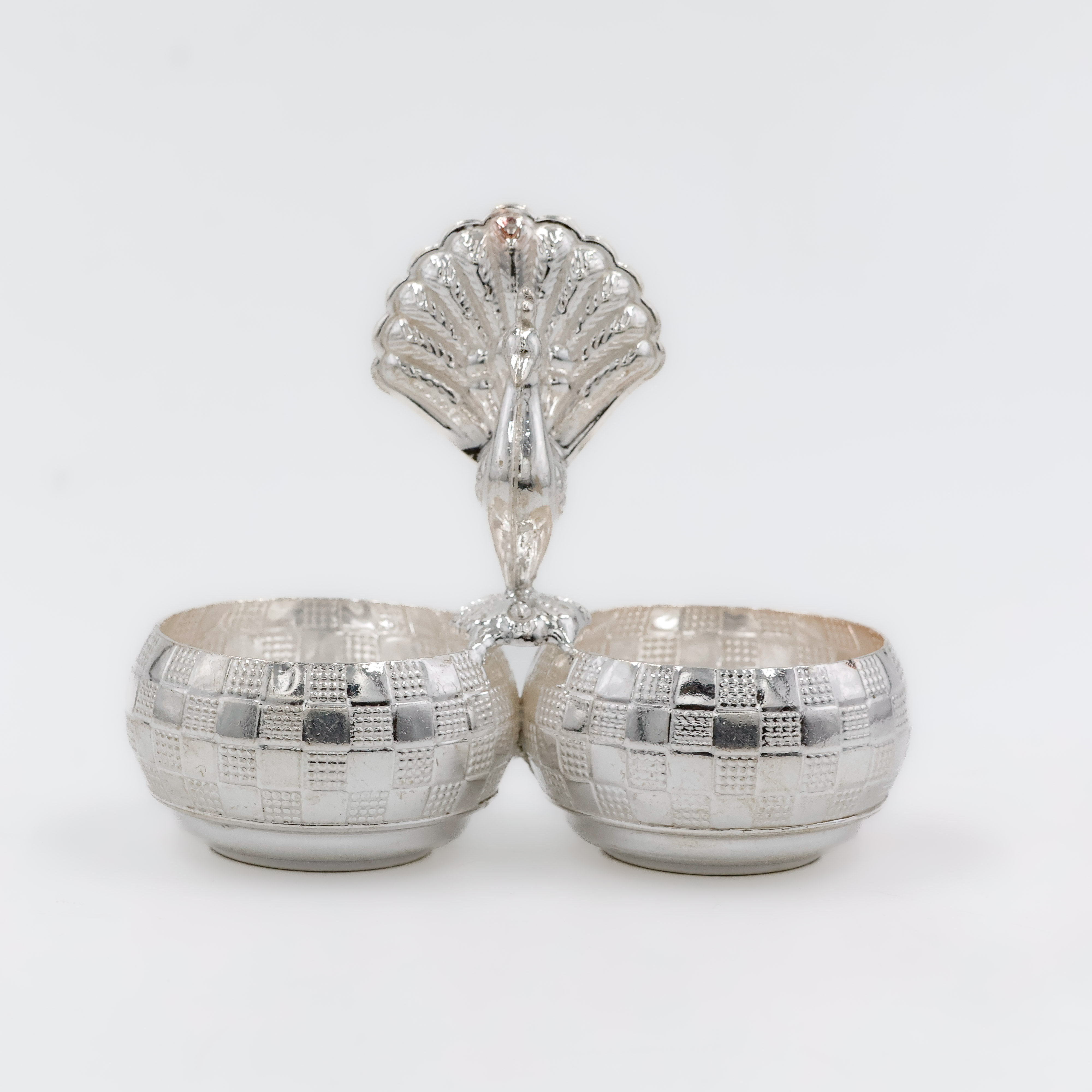Elegant Shell-Design Silver Chopra - 