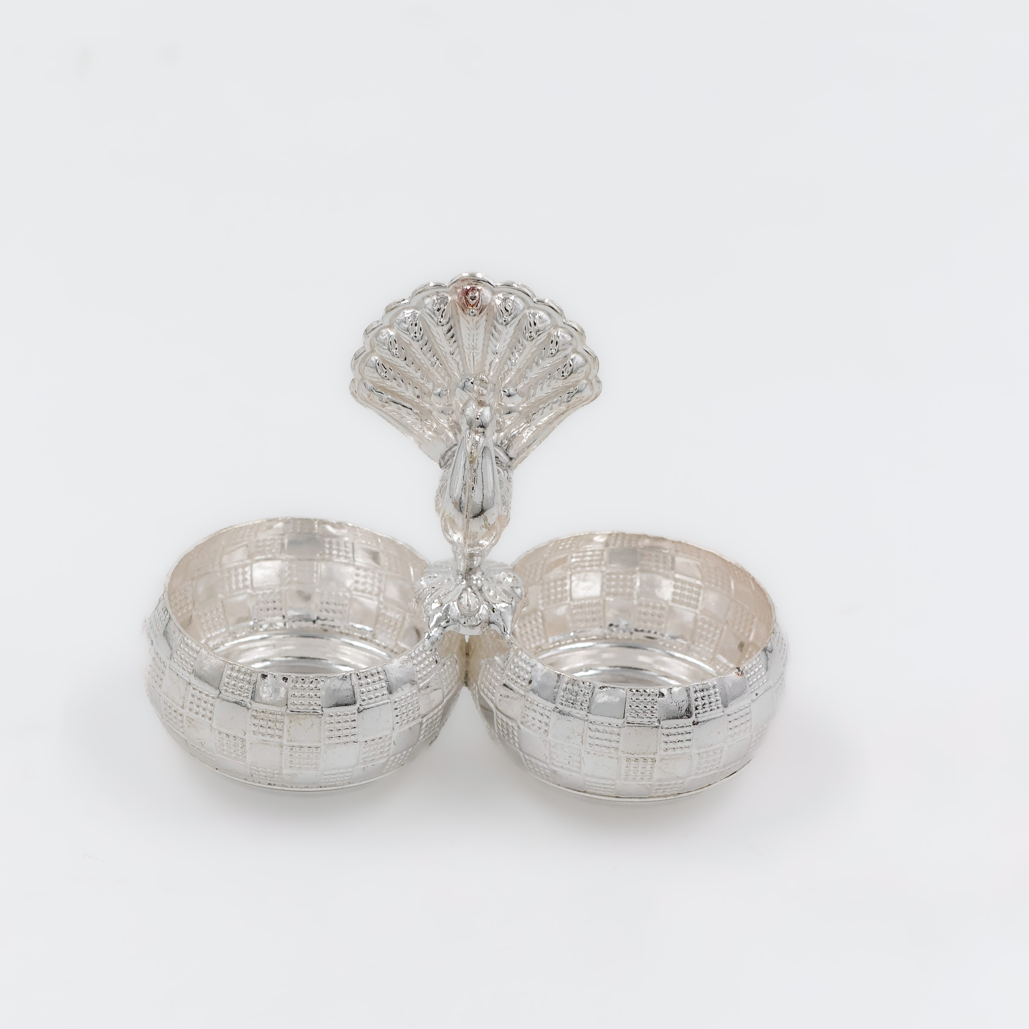 Elegant Shell-Design Silver Chopra - 