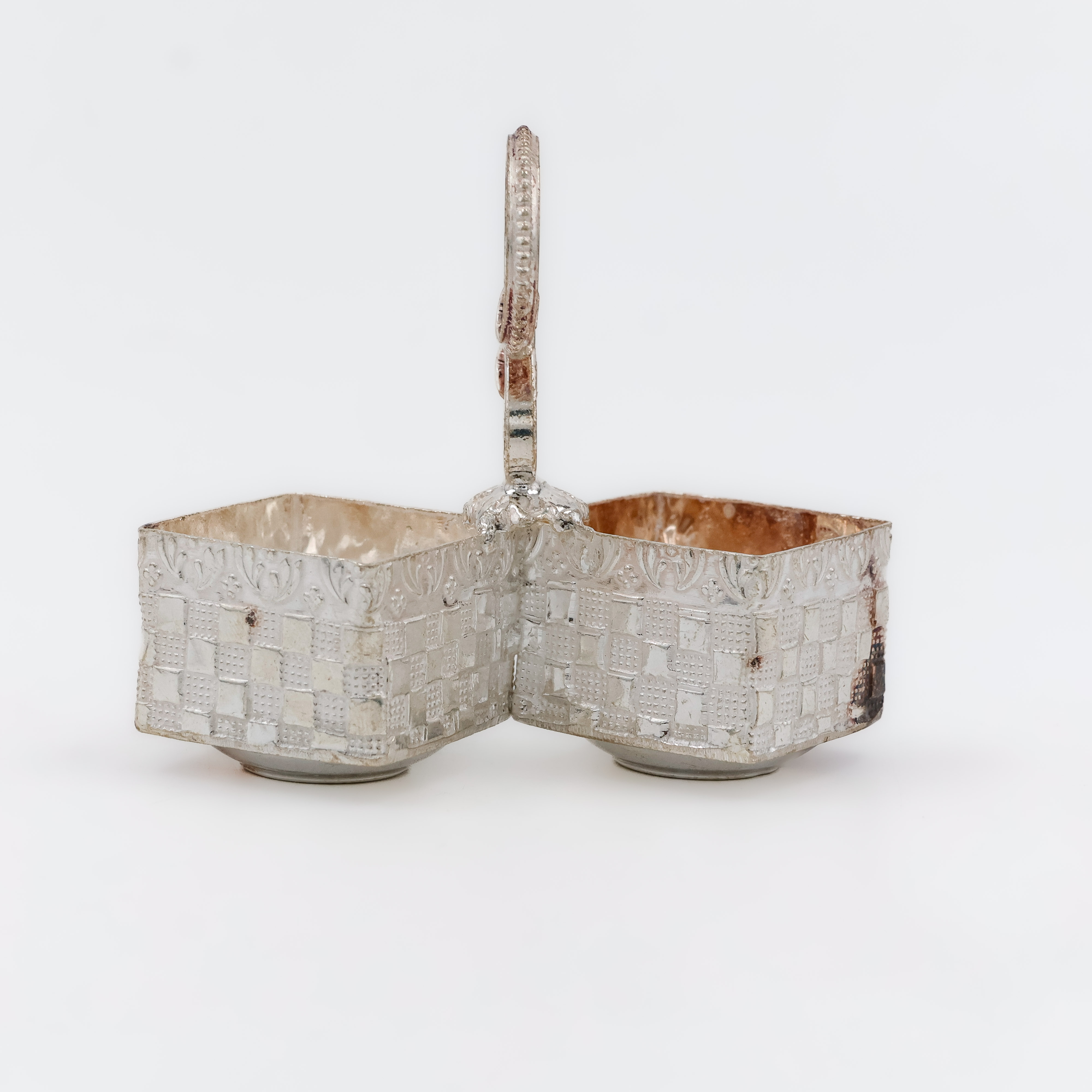 Textured Silver Chopra Stand - 