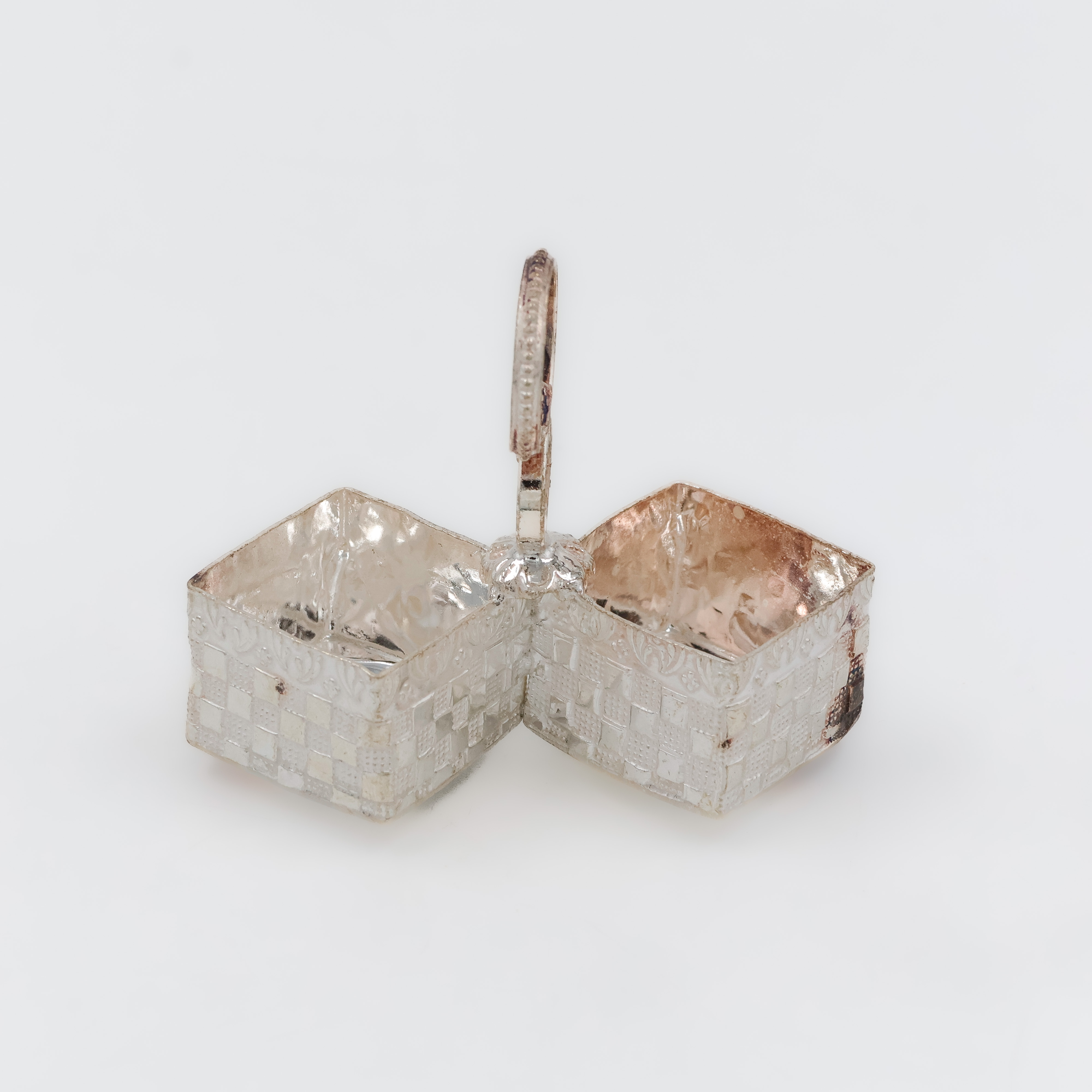 Textured Silver Chopra Stand - 