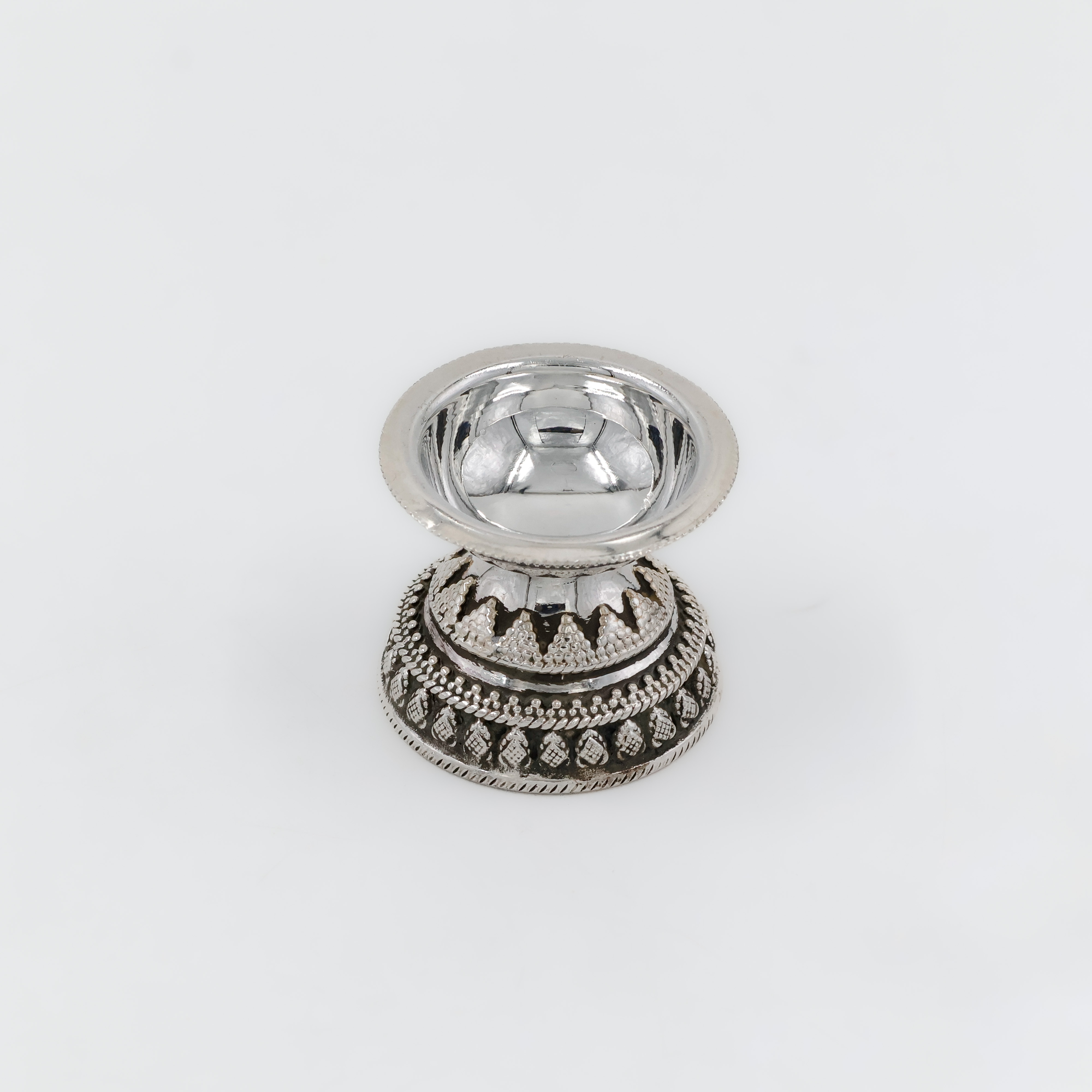 Diyas 18 - Silver Articles