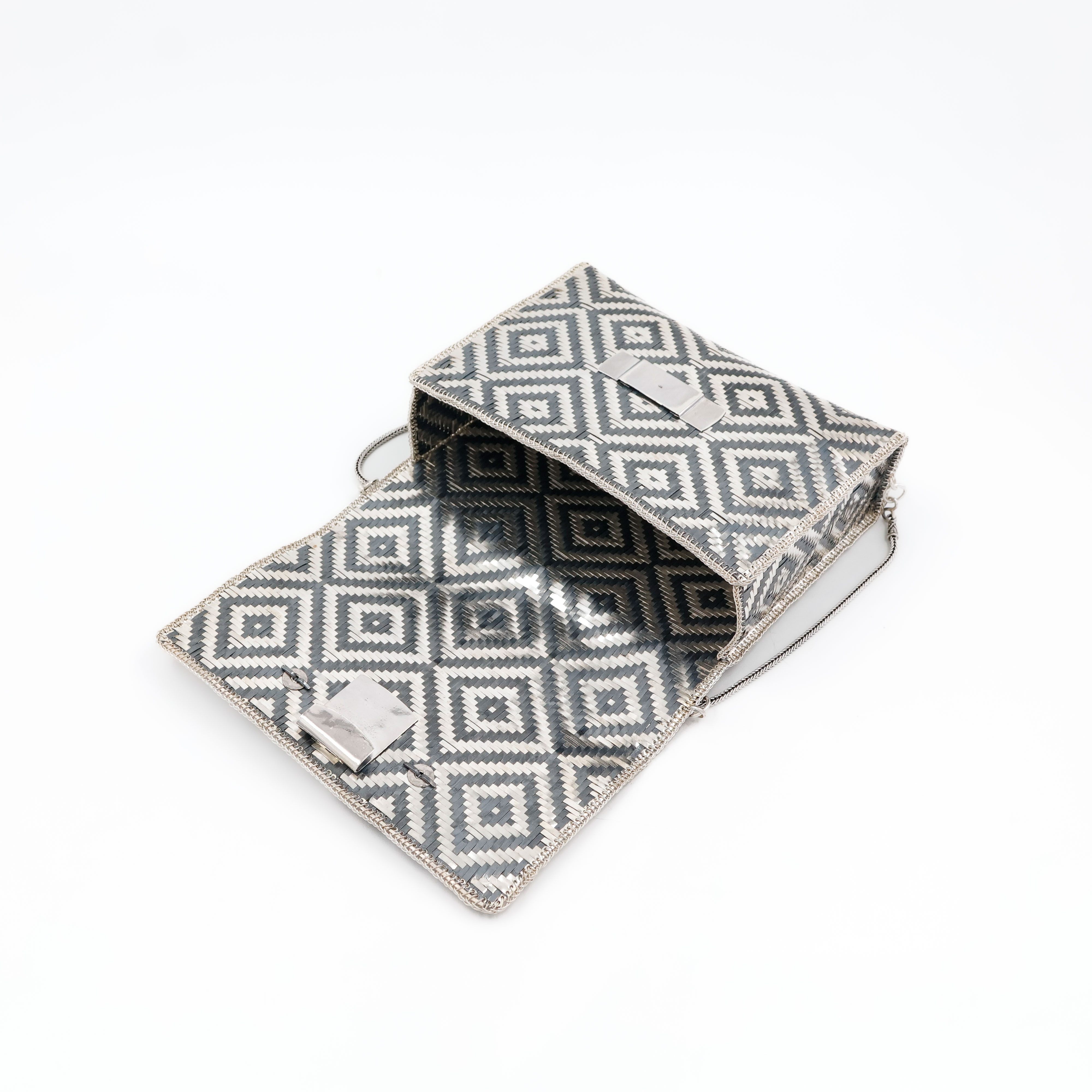 Elegant Silver Purse - Silver Articles