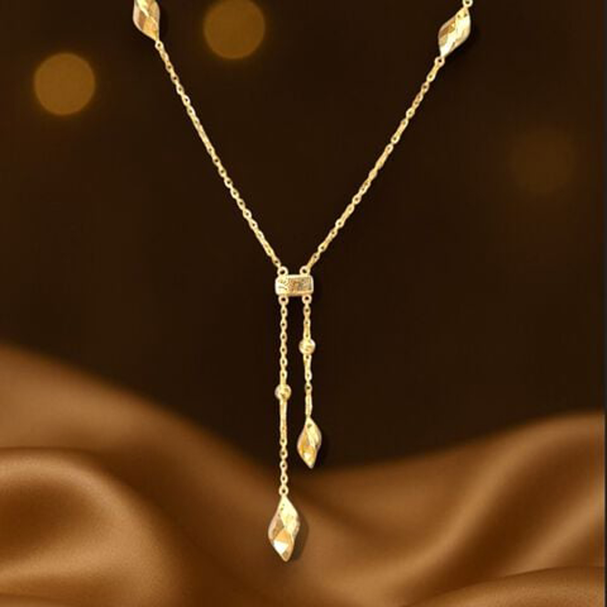Glam Twist Gold Necklace