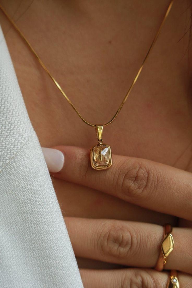 Gold Pendant Necklace