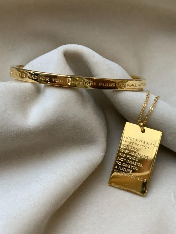 The Velvet Vault - Plain Gold Bracelet