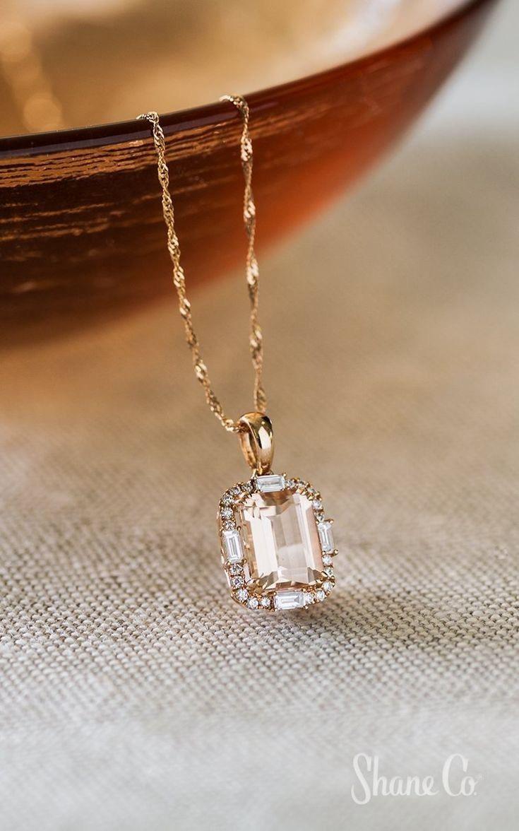 The Velvet Vault - Sleek Gold Necklace