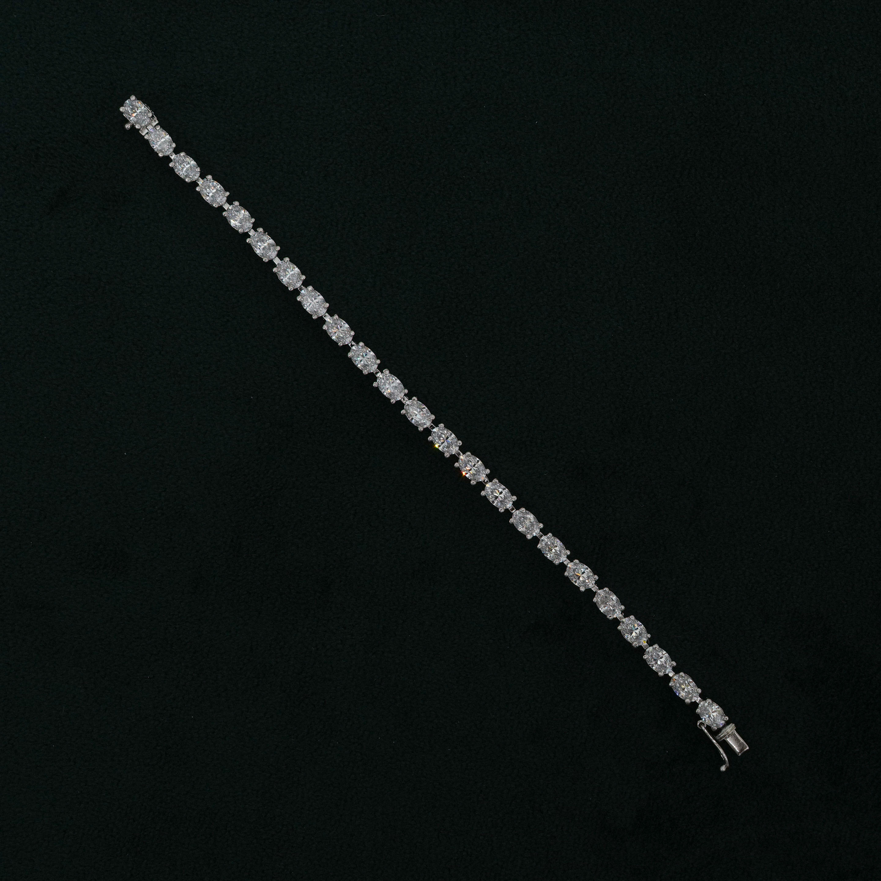 Tulasii - The Concept Jewelry - Silver Oval Bracelet