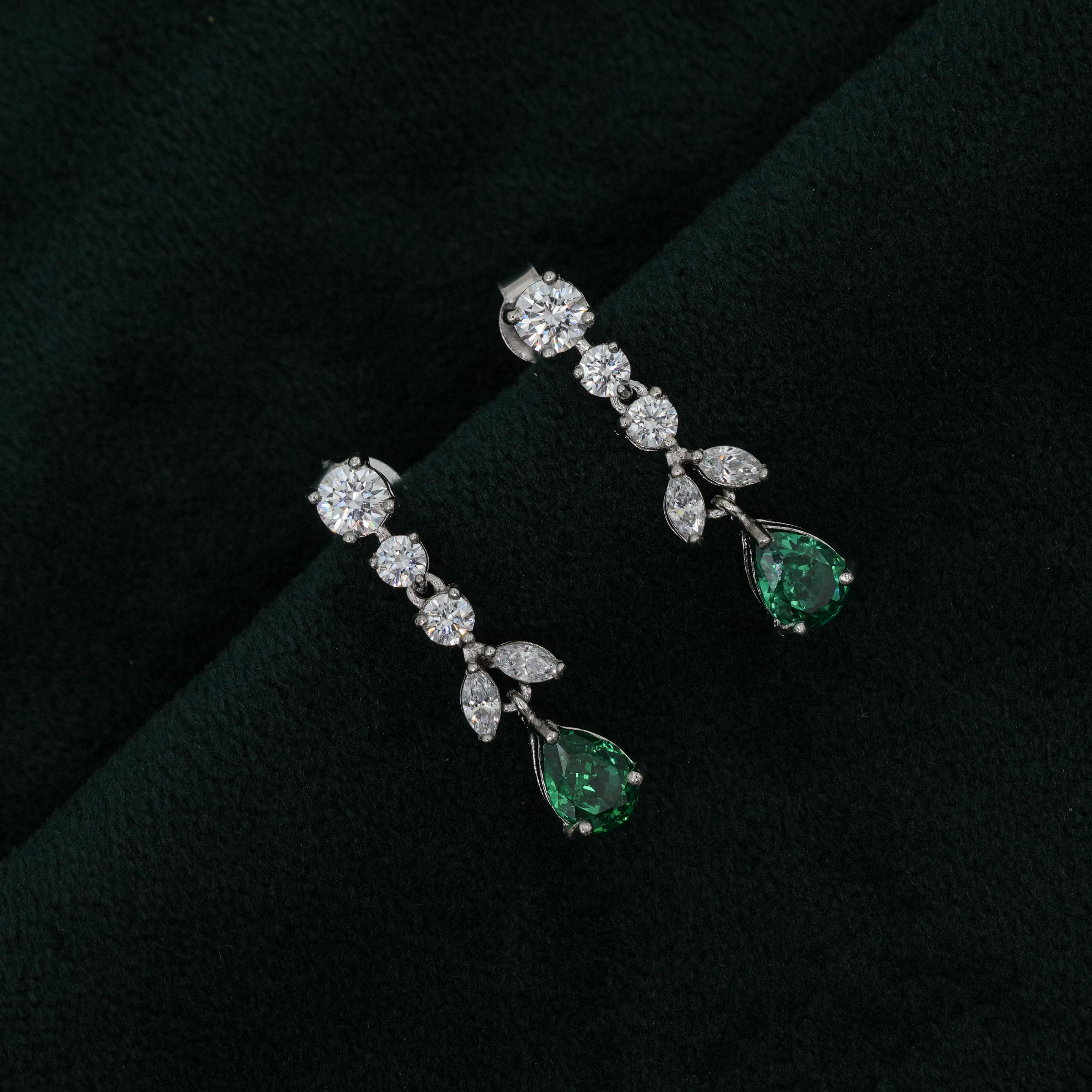 Tulasii - The Concept Jewelry - Silver Emerald Necklace