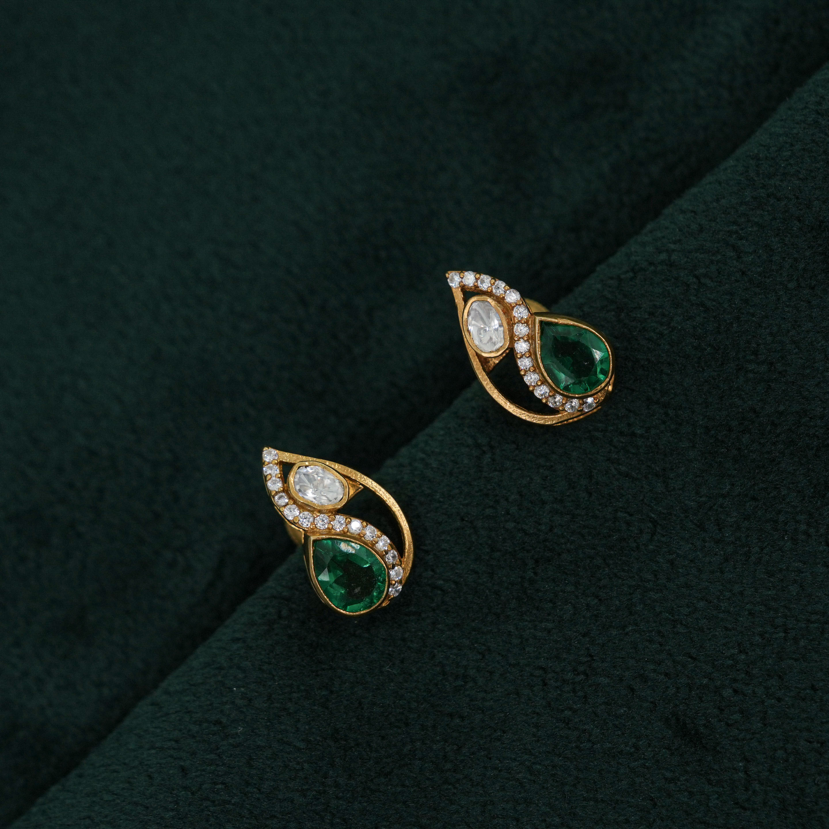 Tulasii - The Concept Jewelry - Silver Stud Earrings