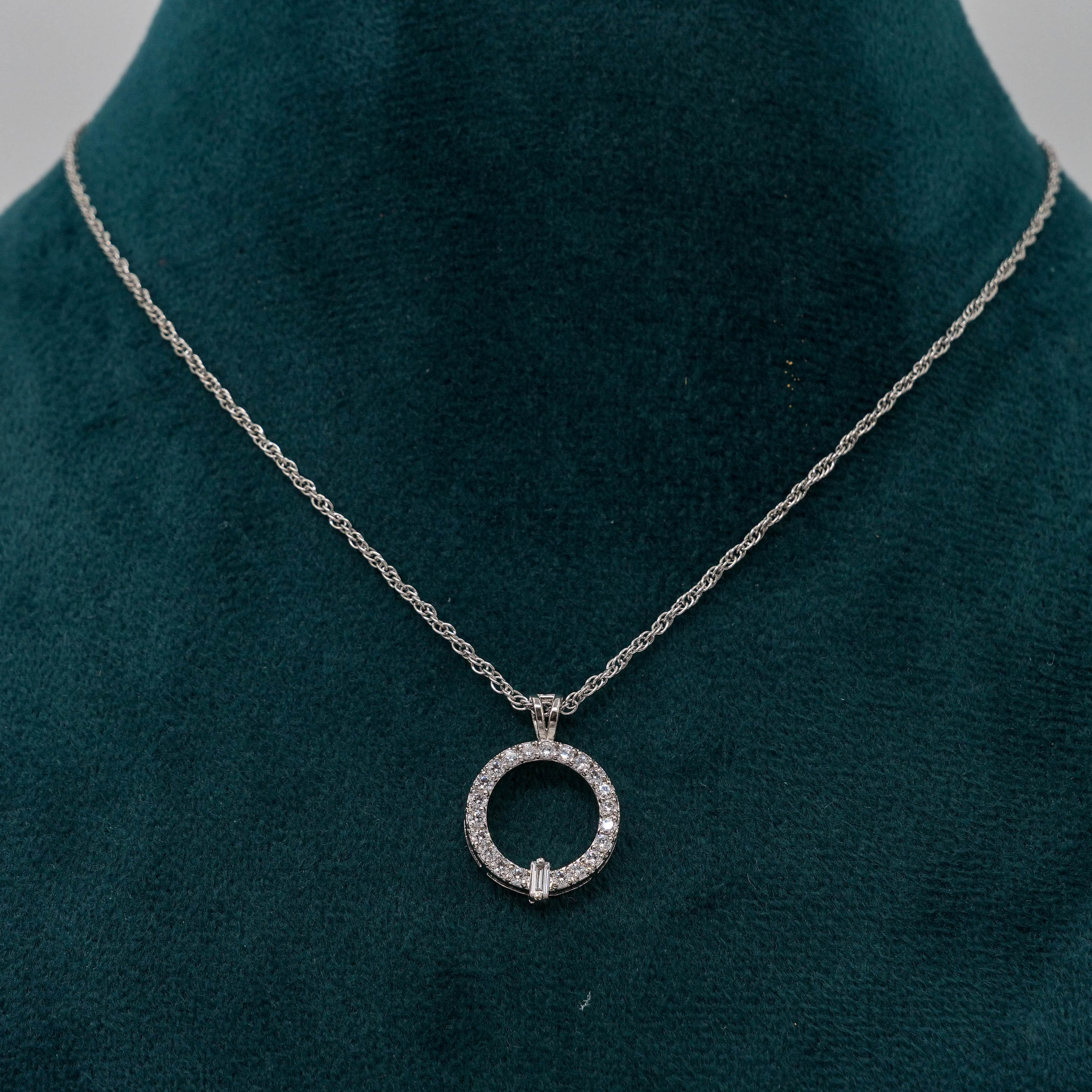 Tulasii - The Concept Jewelry - Silver Circle Pendant