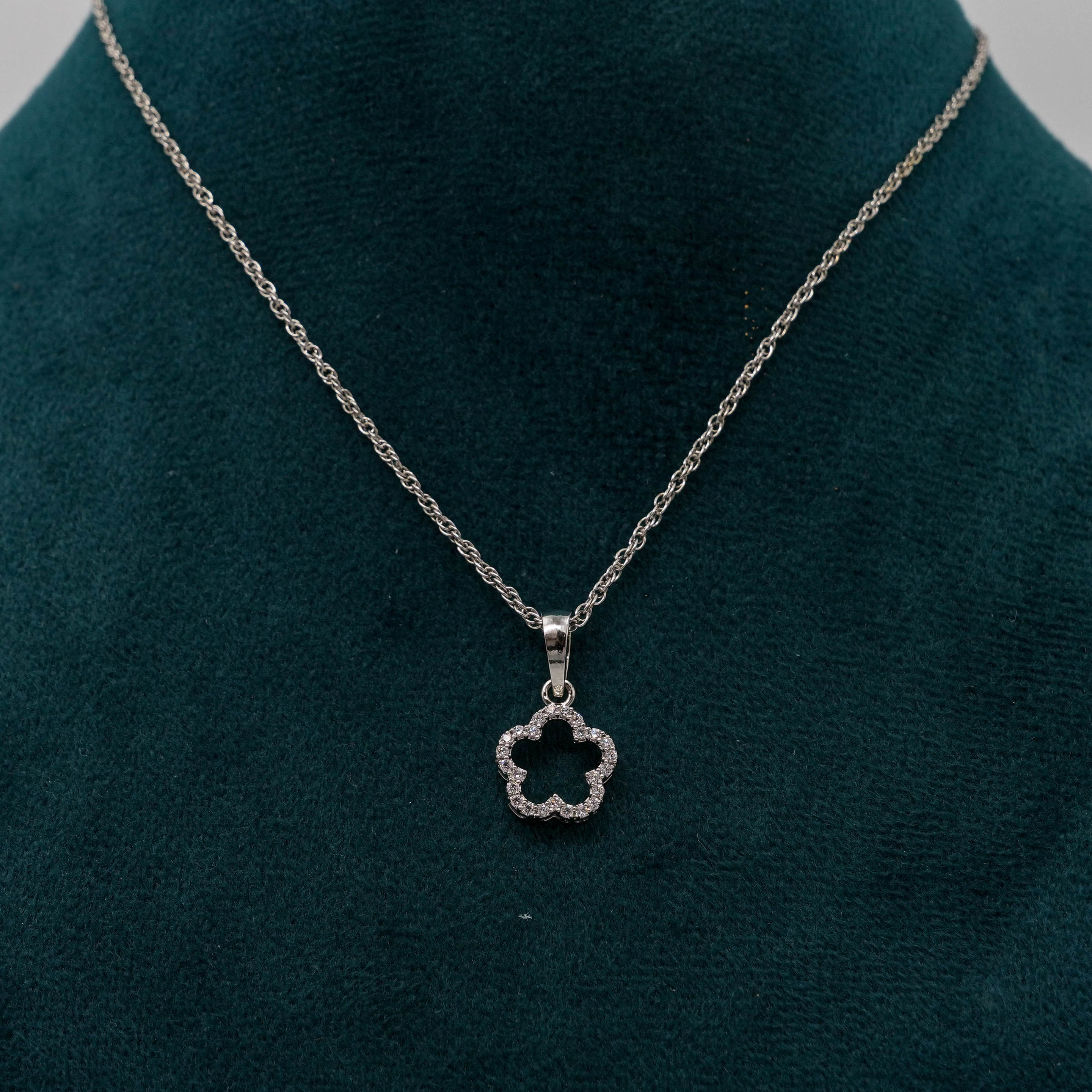 Tulasii - The Concept Jewelry - Silver Flower Pendant