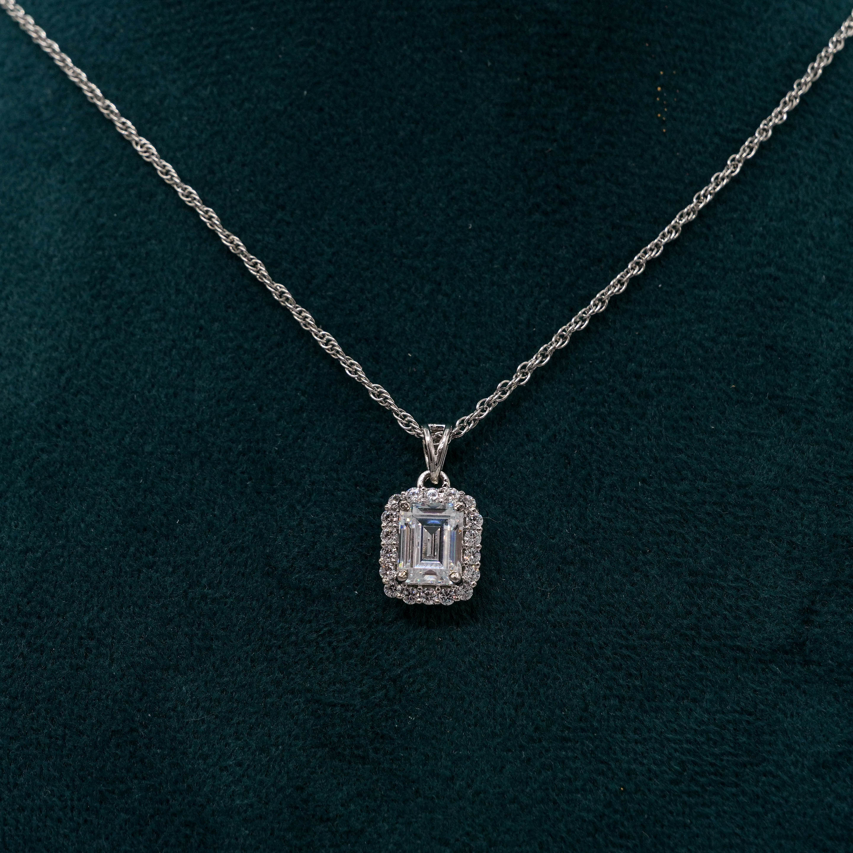 Tulasii - The Concept Jewelry - Silver CZ Pendant