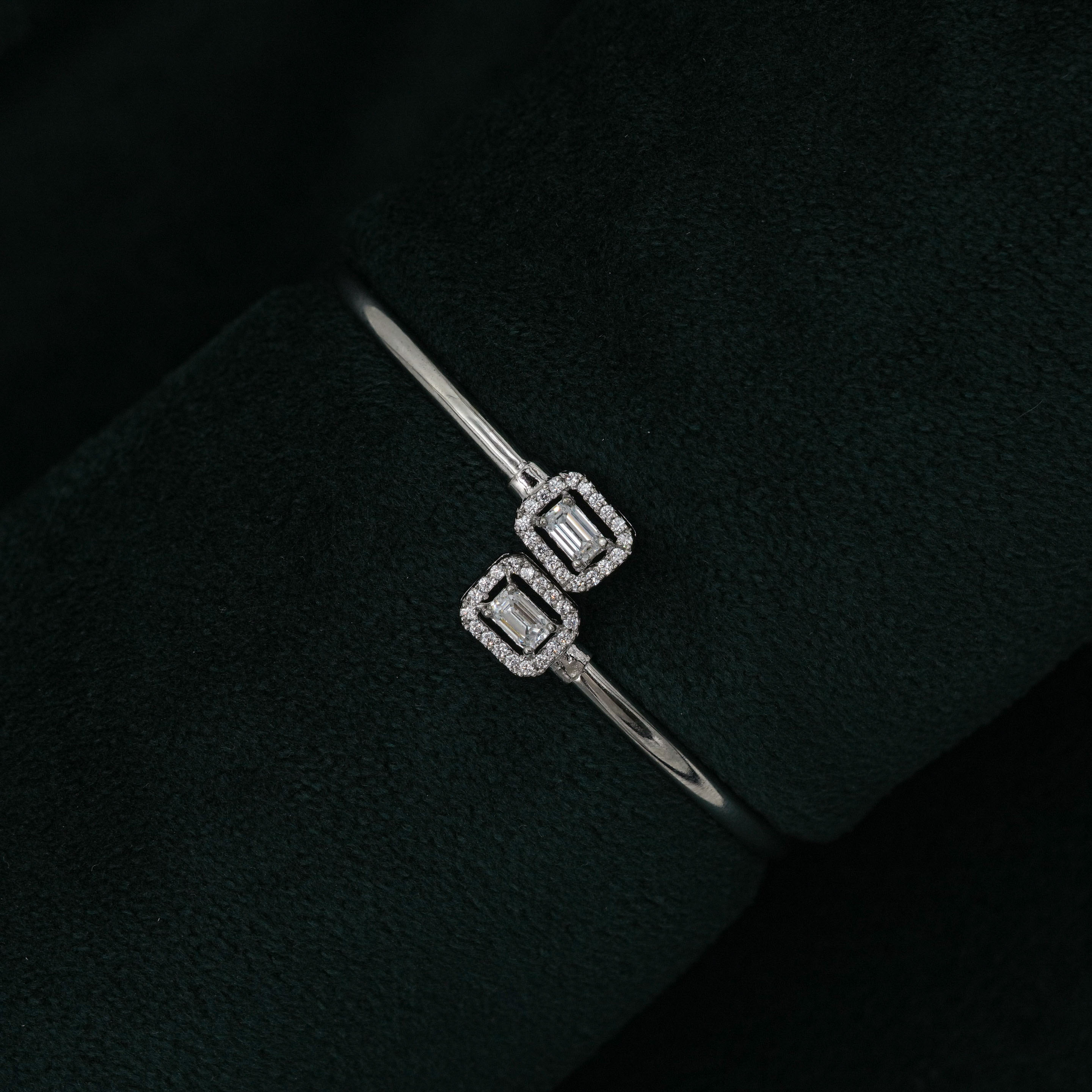 Tulasii - The Concept Jewelry - Silver Bangle Bracelet