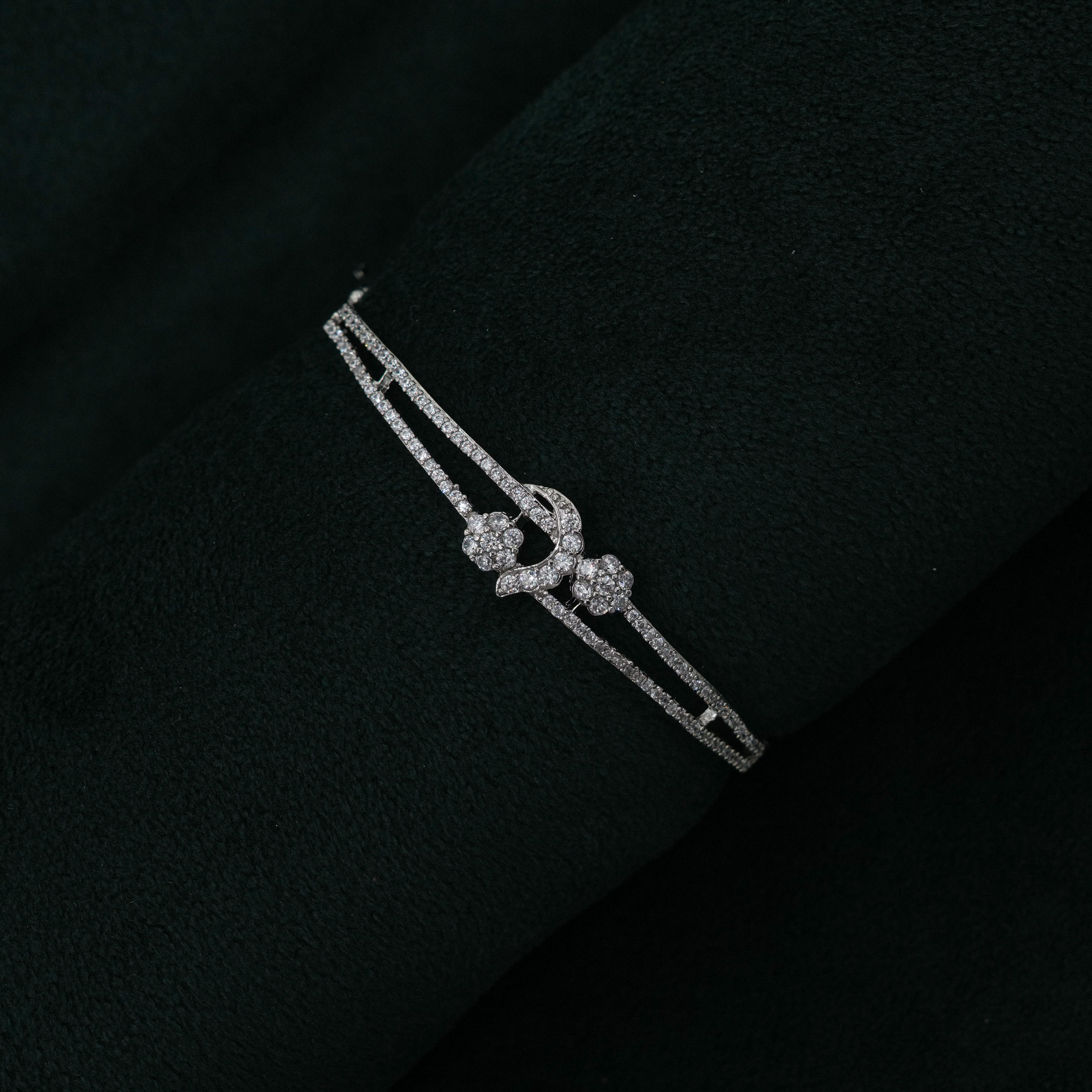 Tulasii - The Concept Jewelry - Silver Flower Bracelet